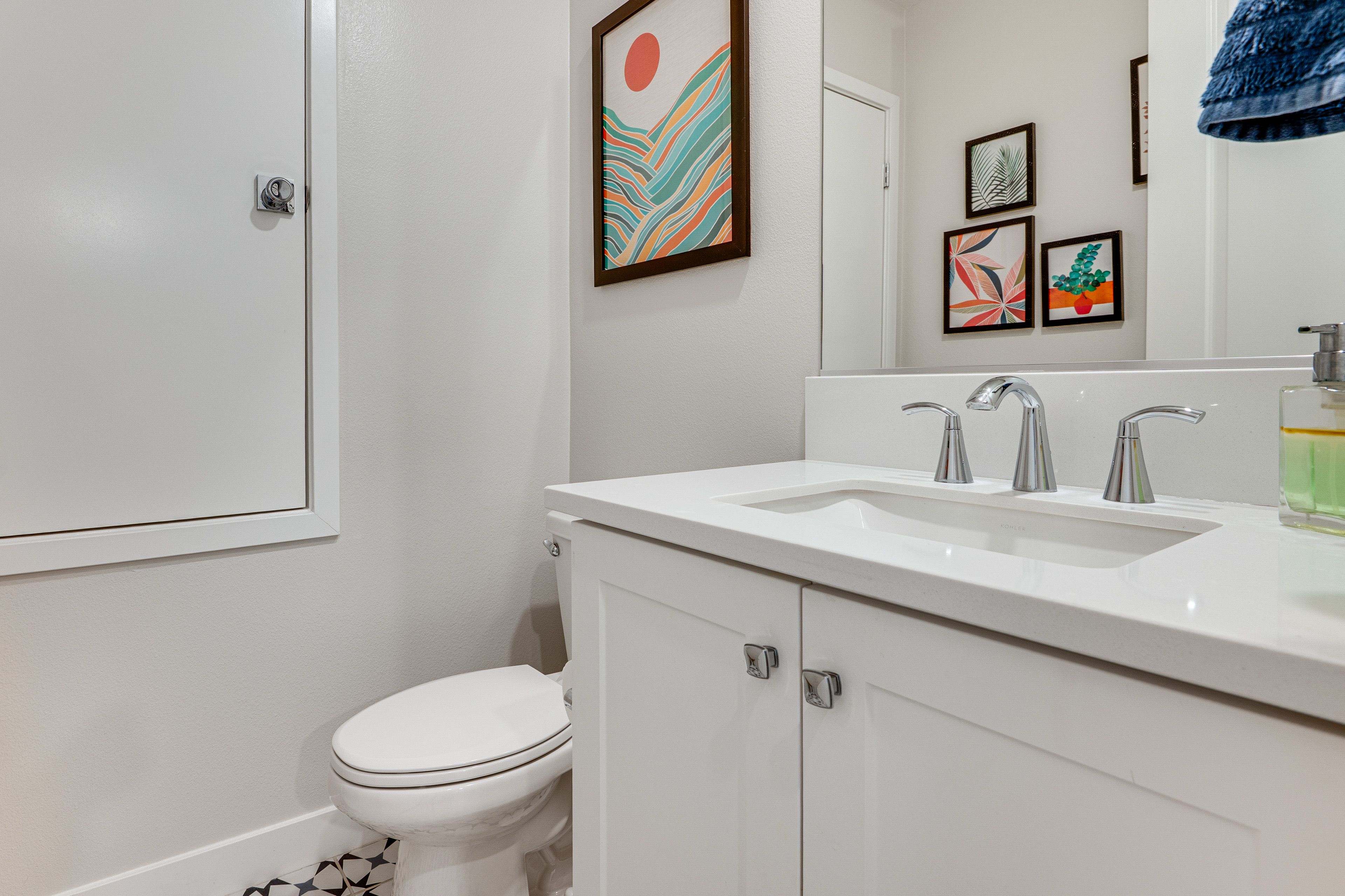 Half Bathroom | 2nd Floor | Towels Provided