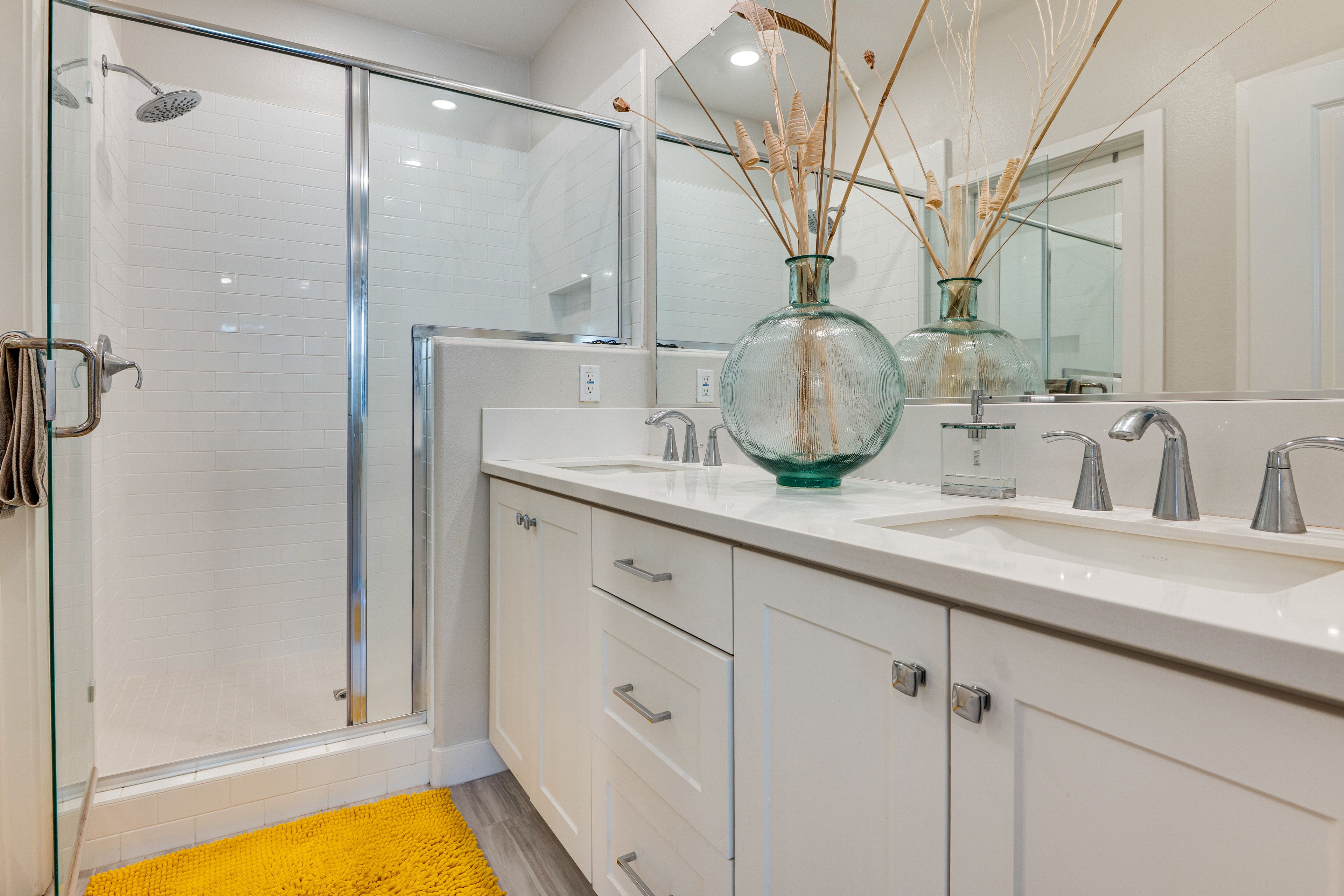 Full Bathroom | 3rd Floor