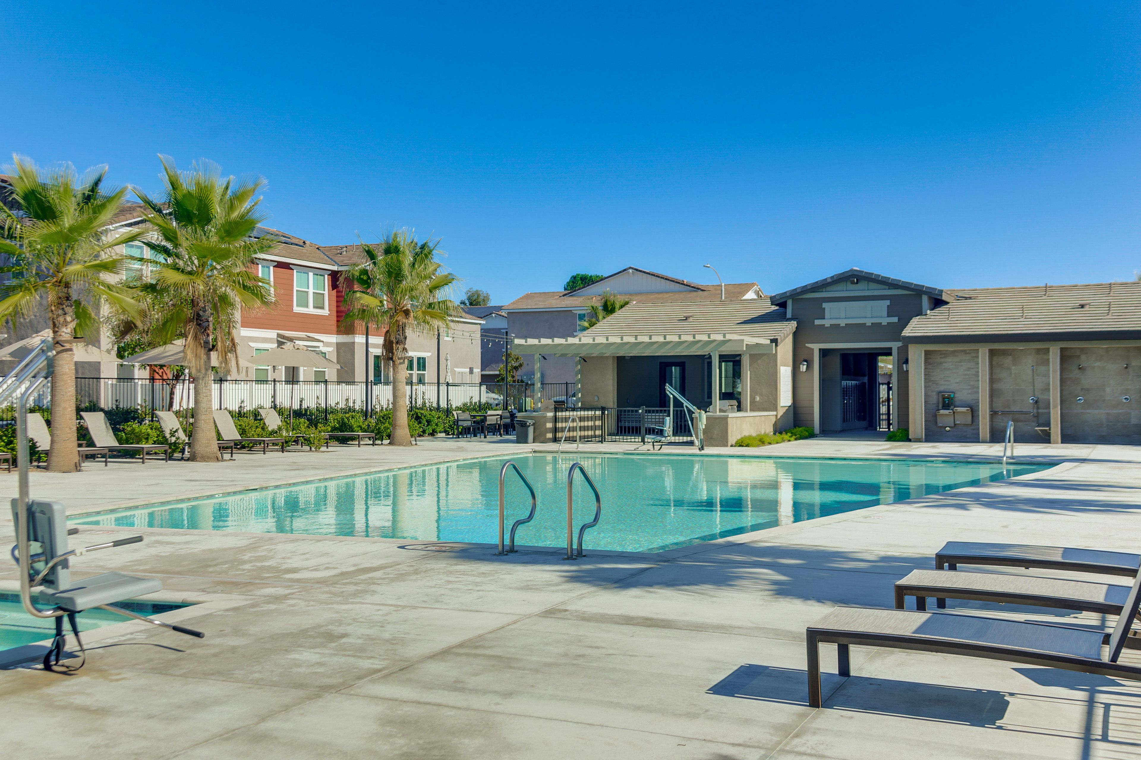 Community Pool & Hot Tub