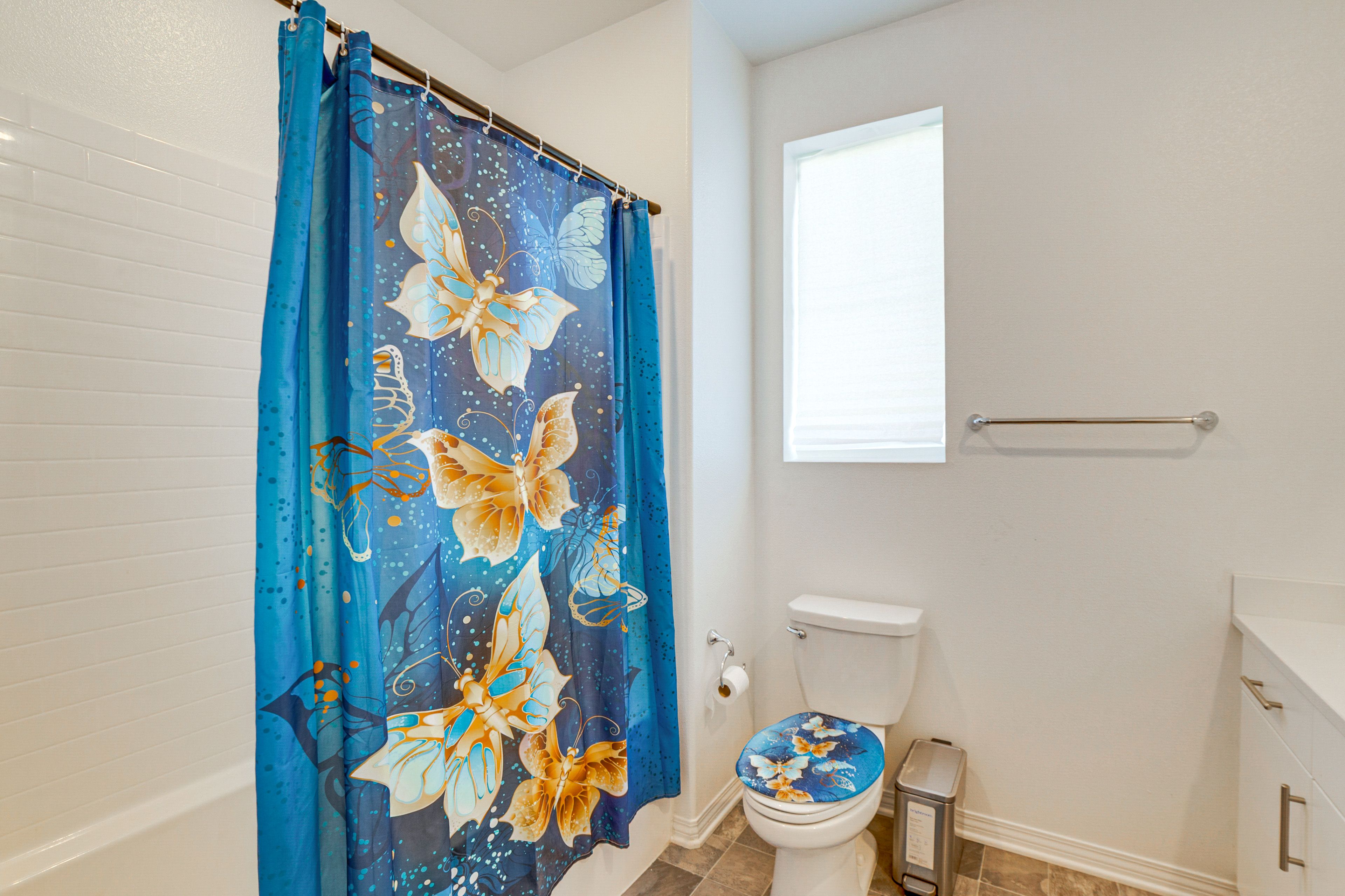 Full Bathroom | 2nd Floor