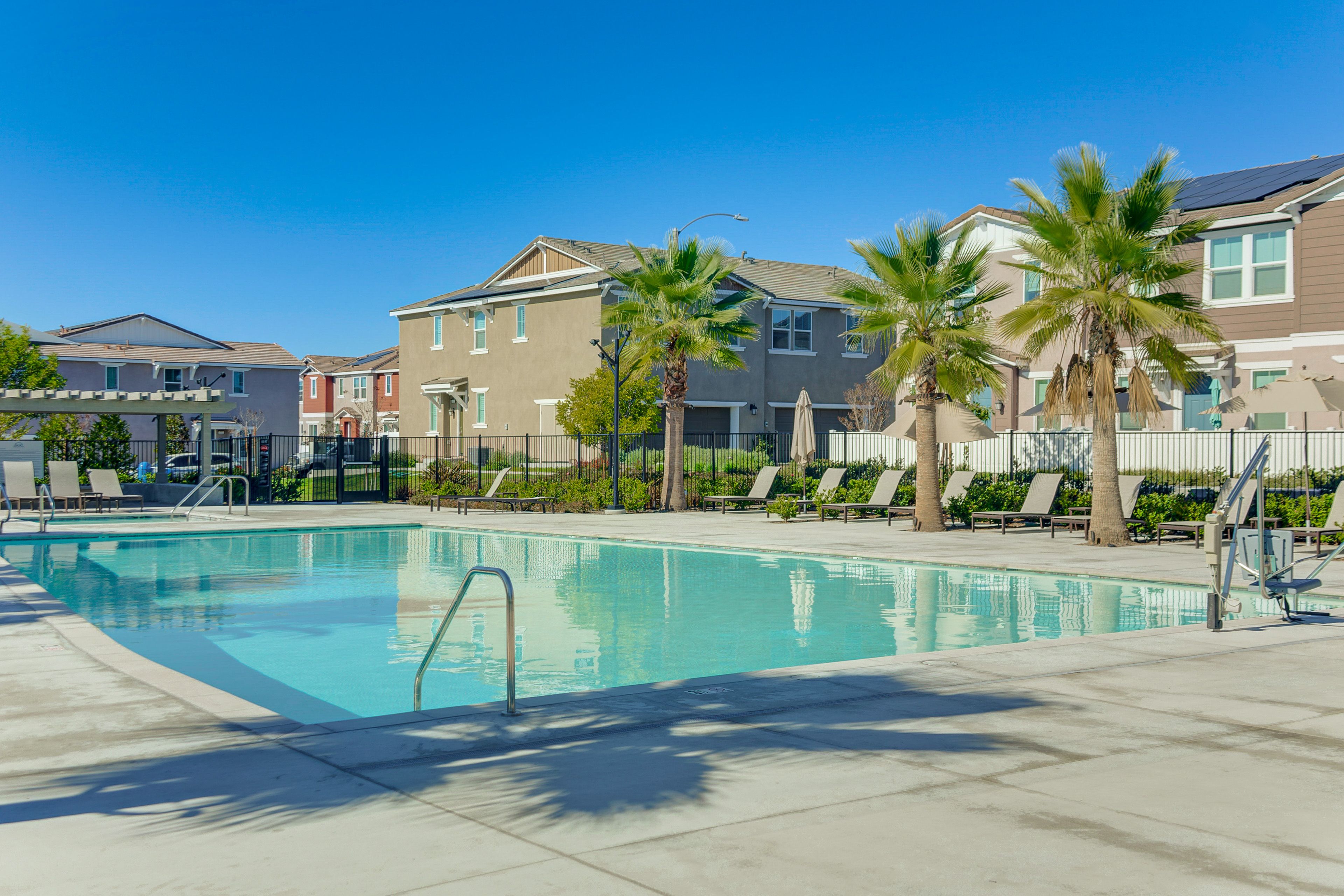 Horizon Place | Community Pool