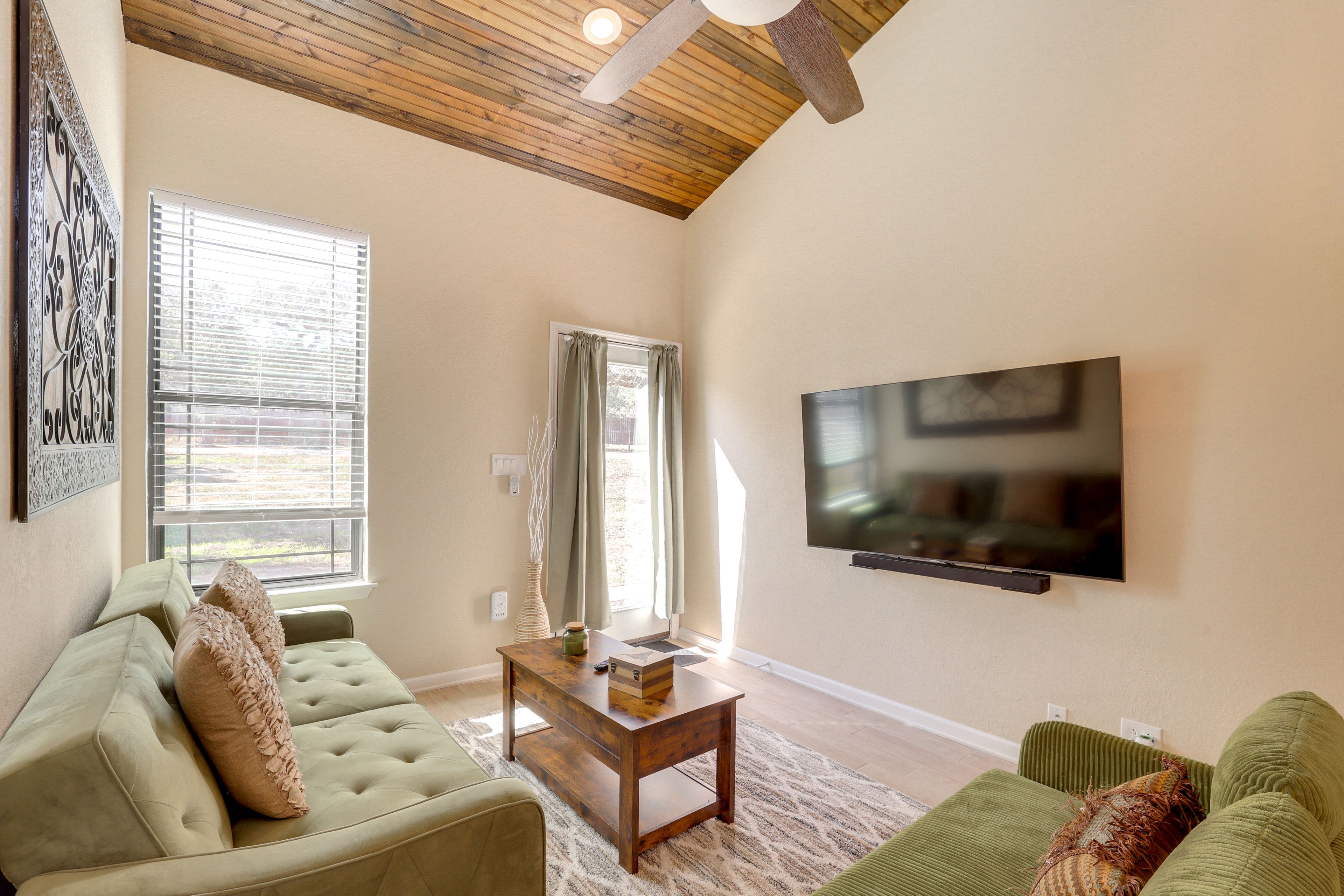 Living Room | Smart TV