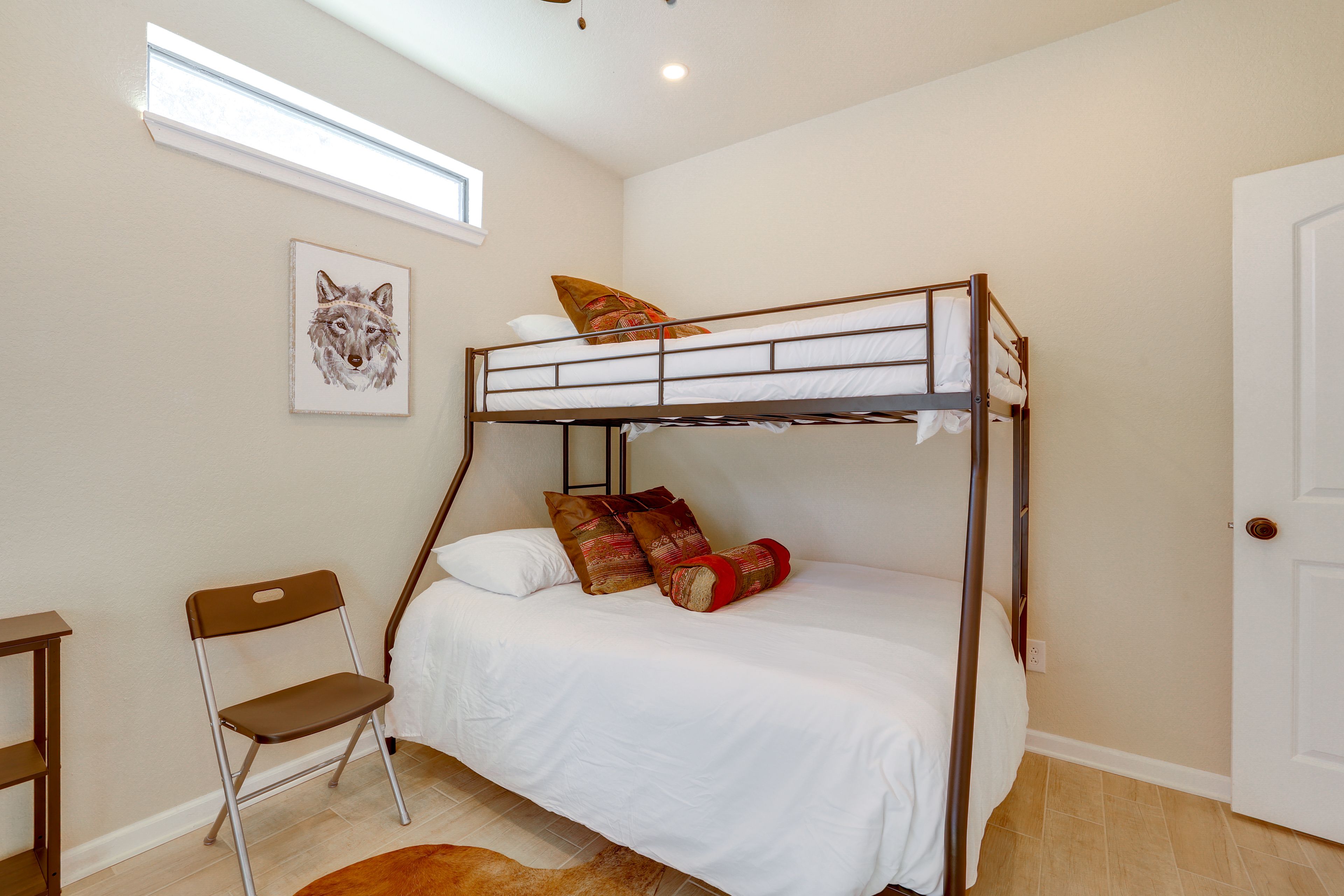 Bedroom 2 | Twin/Full Bunk Bed