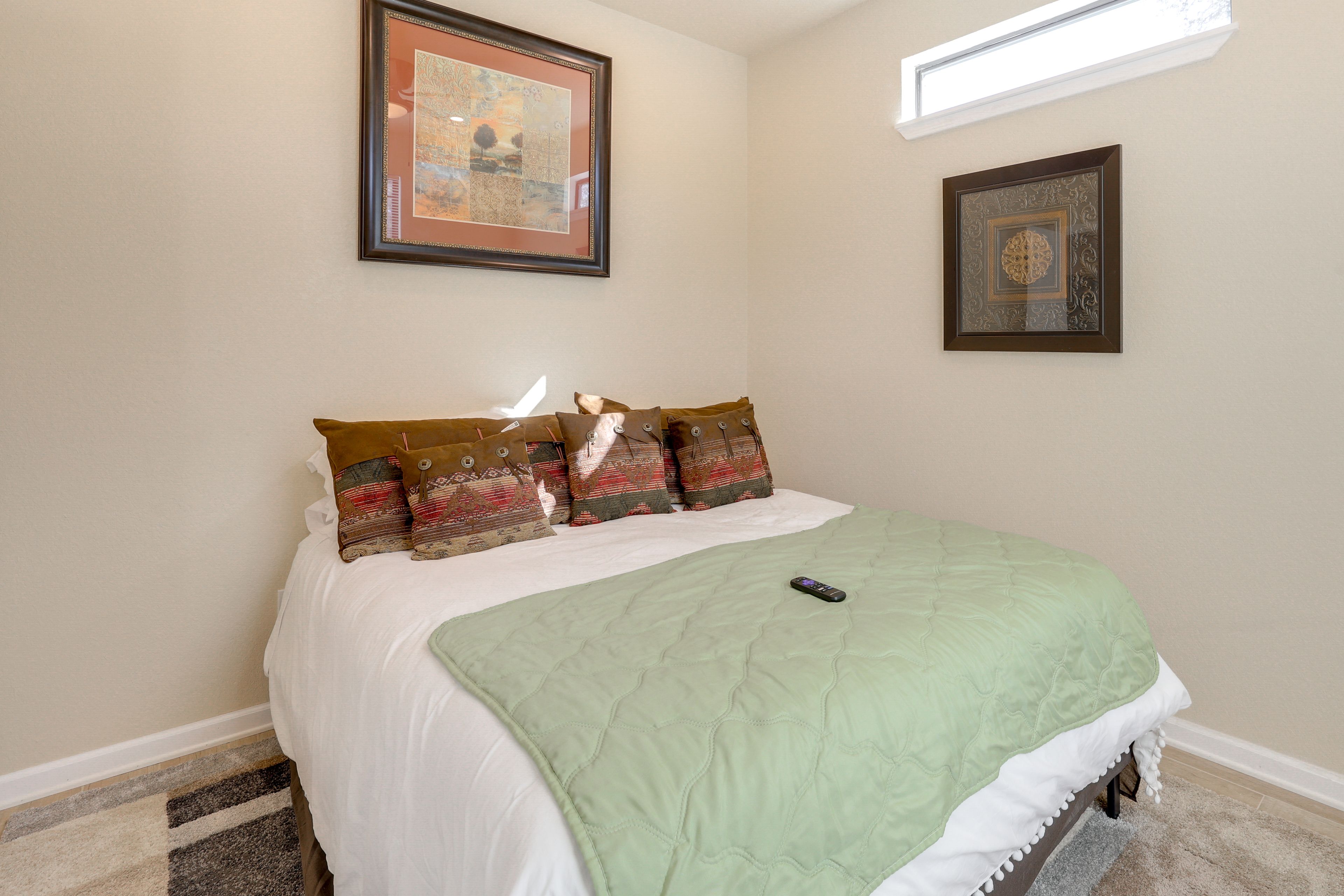 Bedroom 1 | King Bed | Linenss