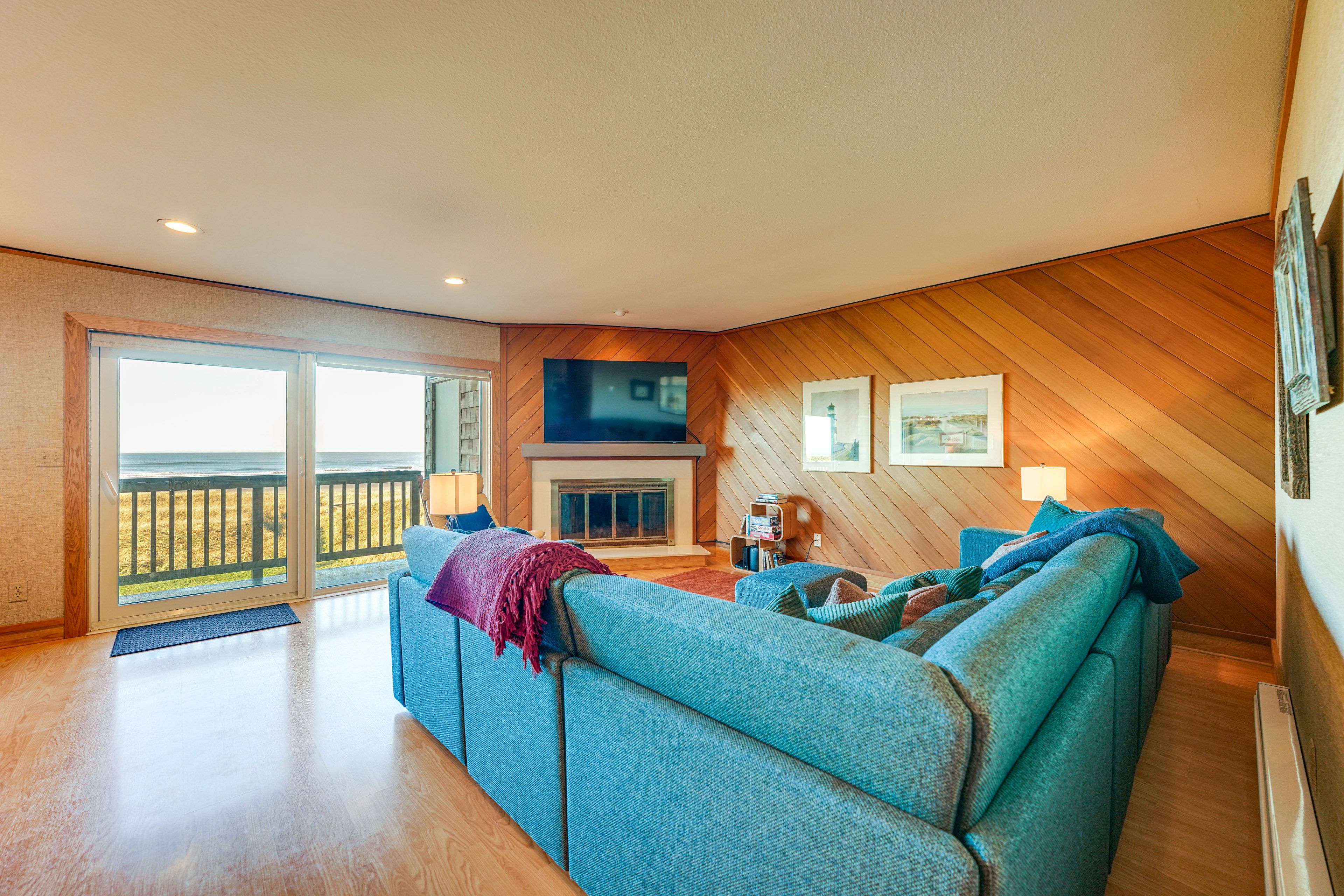 Gearhart Vacation Rental | 2BR | 2BA | 1,082 Sq Ft | Stairs Required to Access