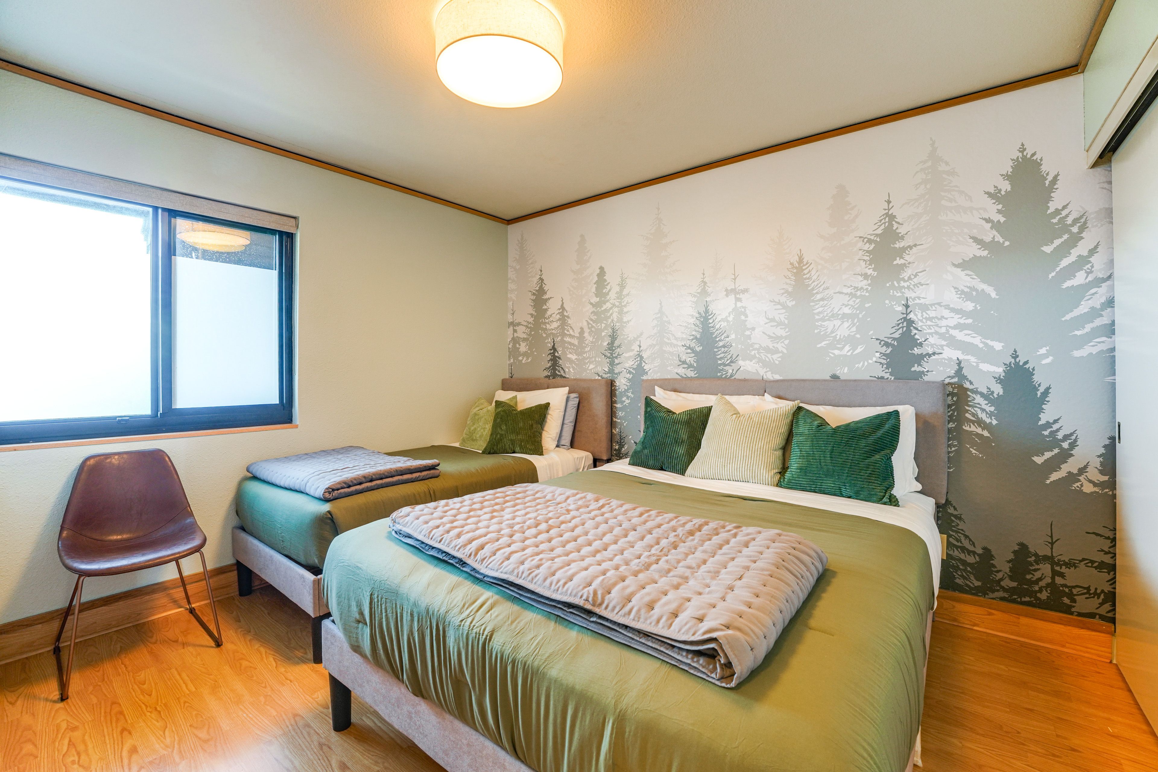 Bedroom 2 | Queen Bed | Twin Bed