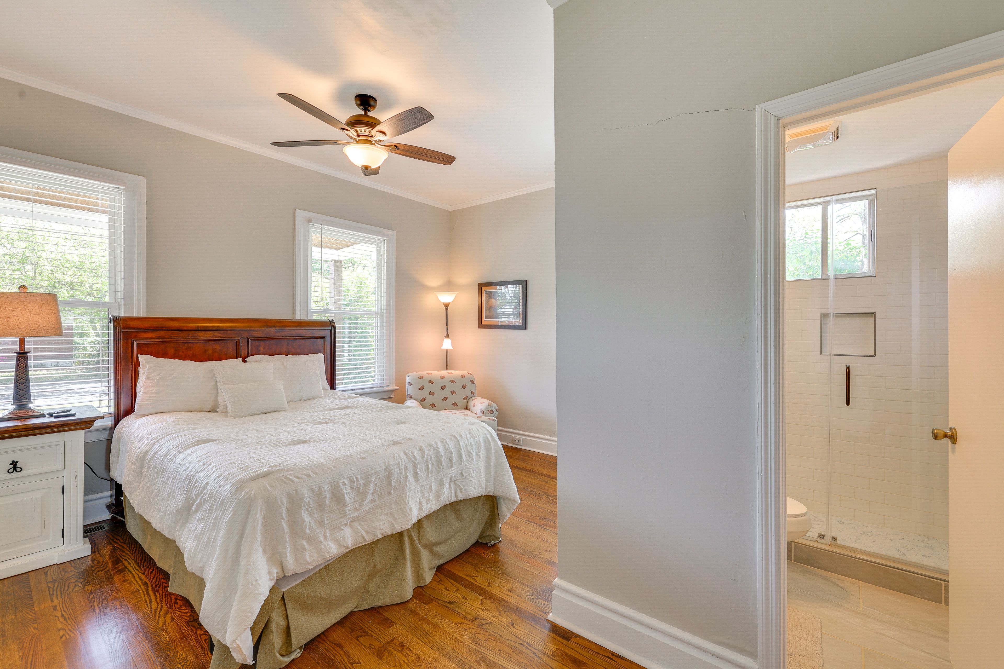 Bedroom 1 | Queen Bed