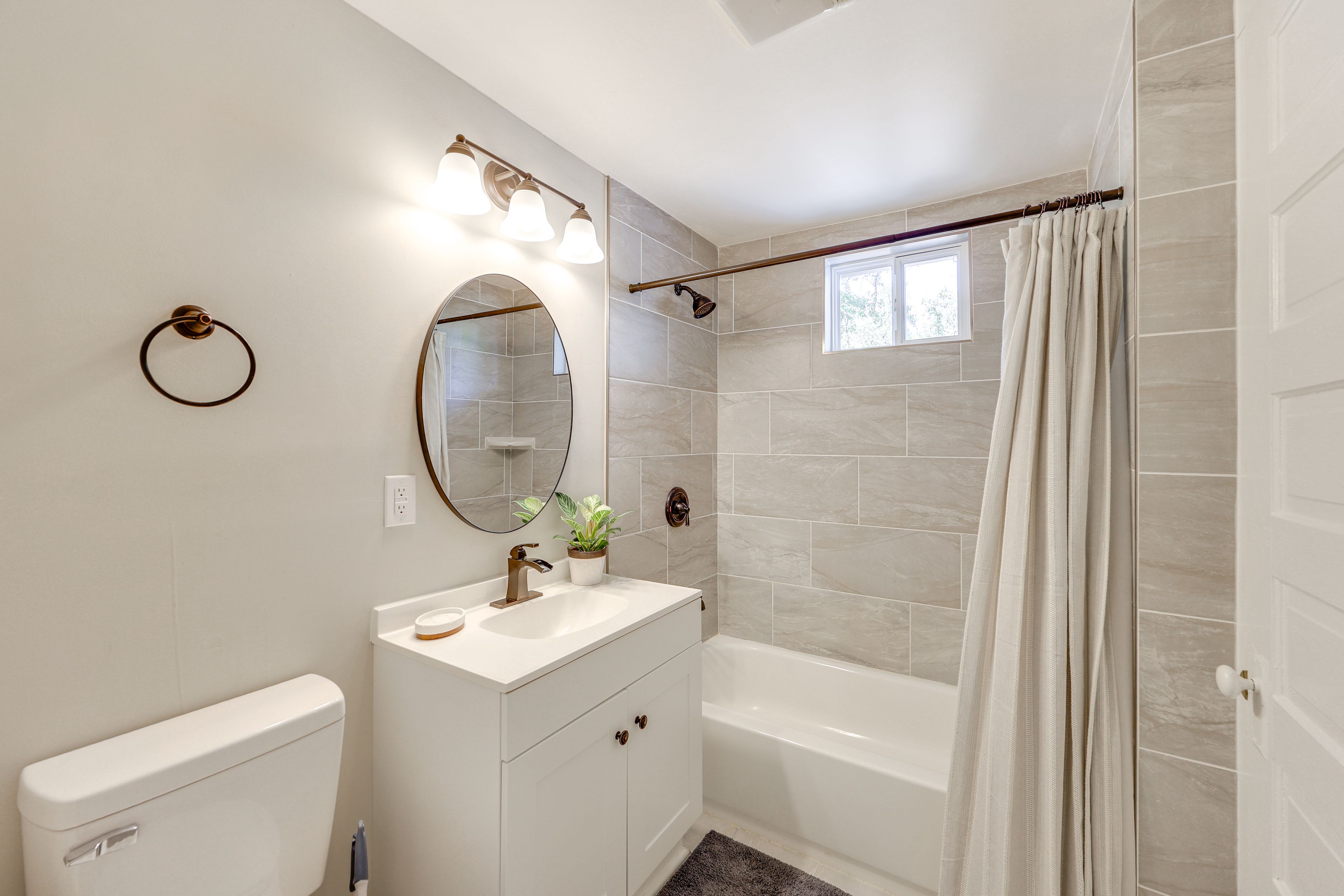 Full Bathroom