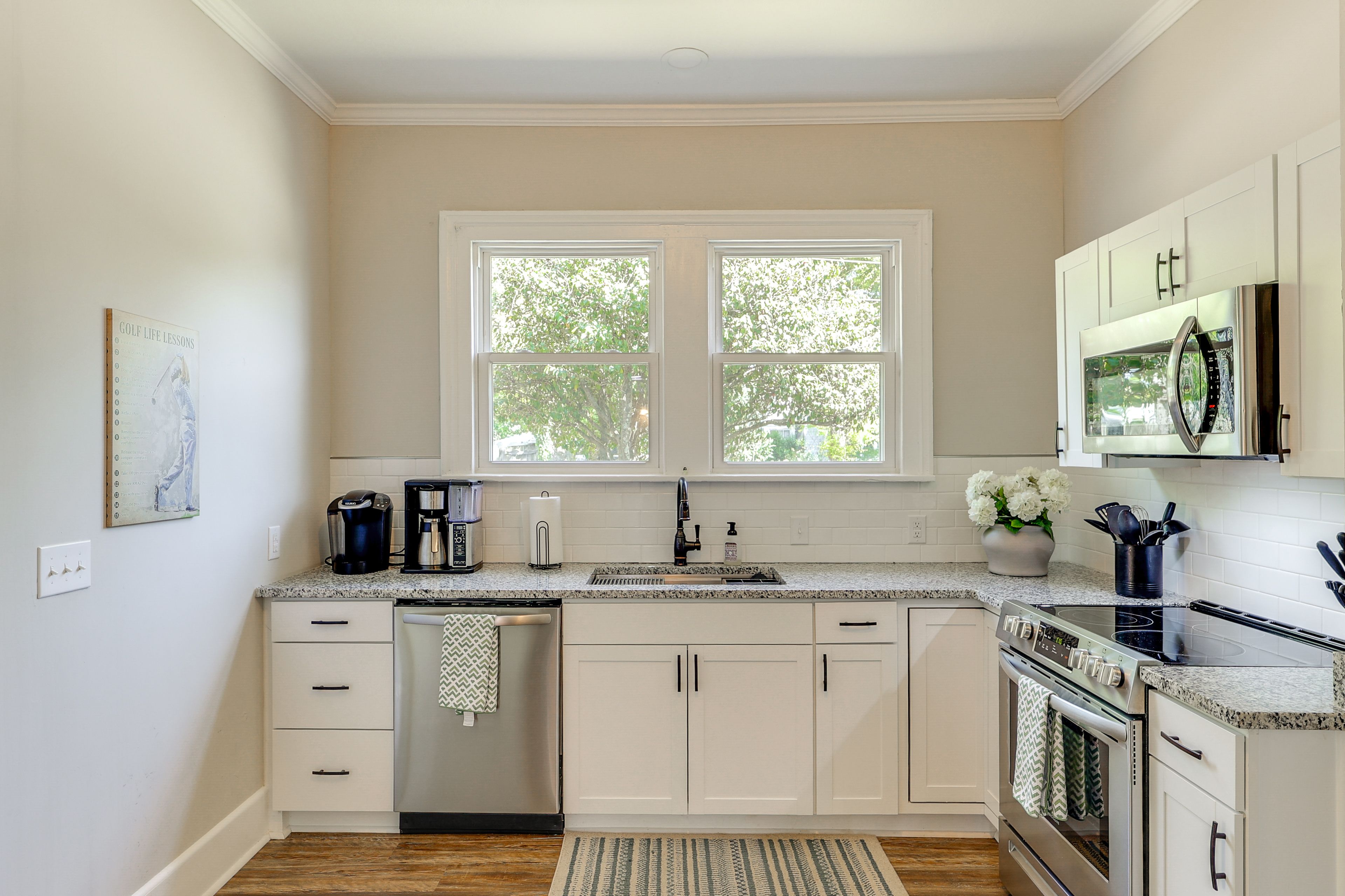 Property Interior | Central A/C & Heating | Free WiFi
