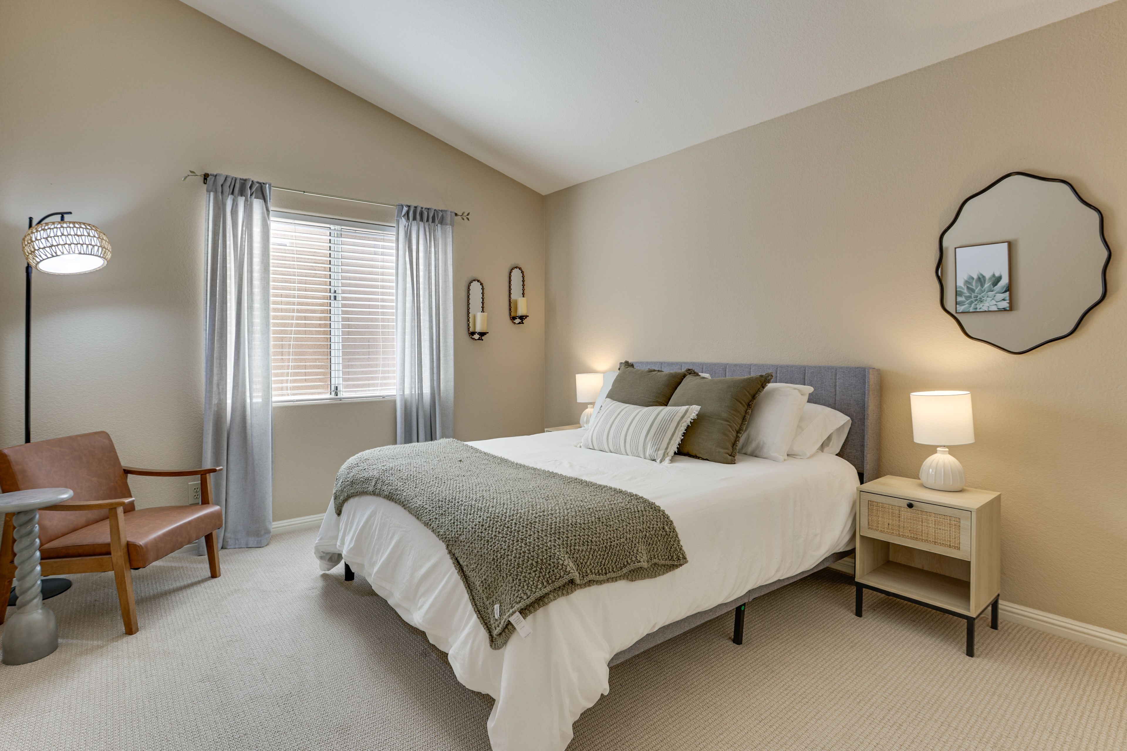 Bedroom 3 | Queen Bed