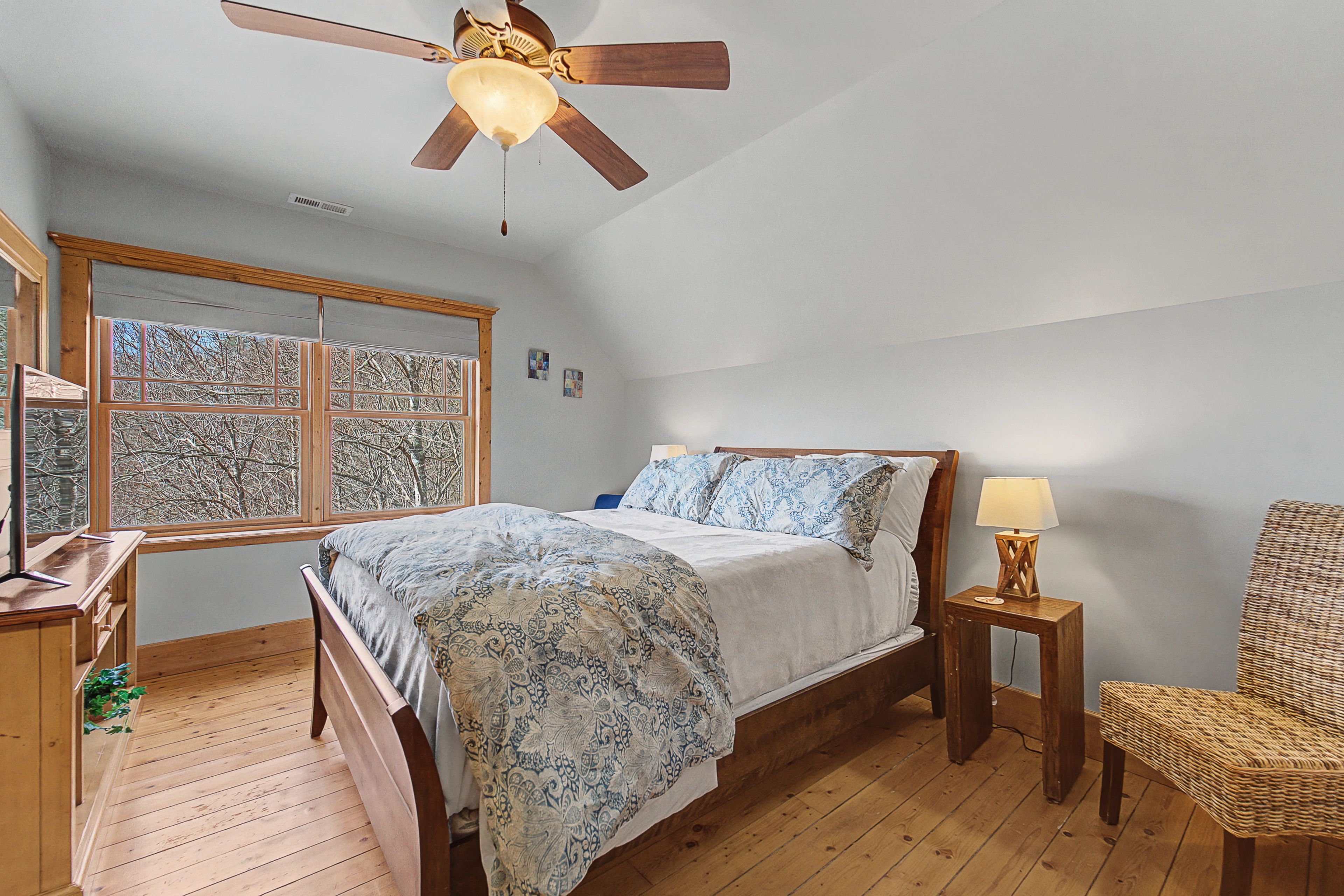 Bedroom 3 | Queen Bed | Upper Level