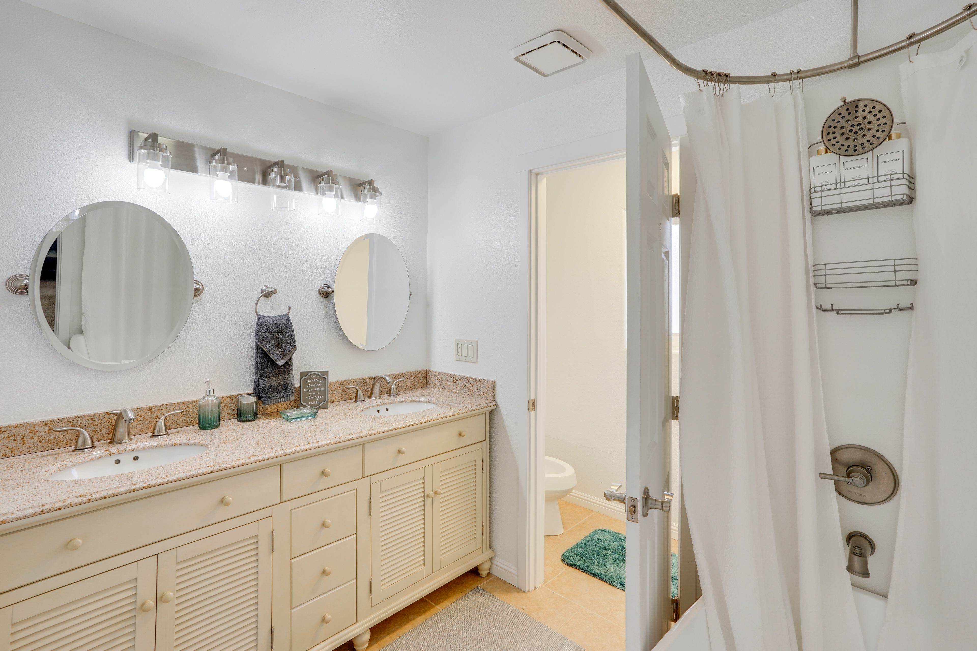 En-Suite Bathroom | 1st Floor