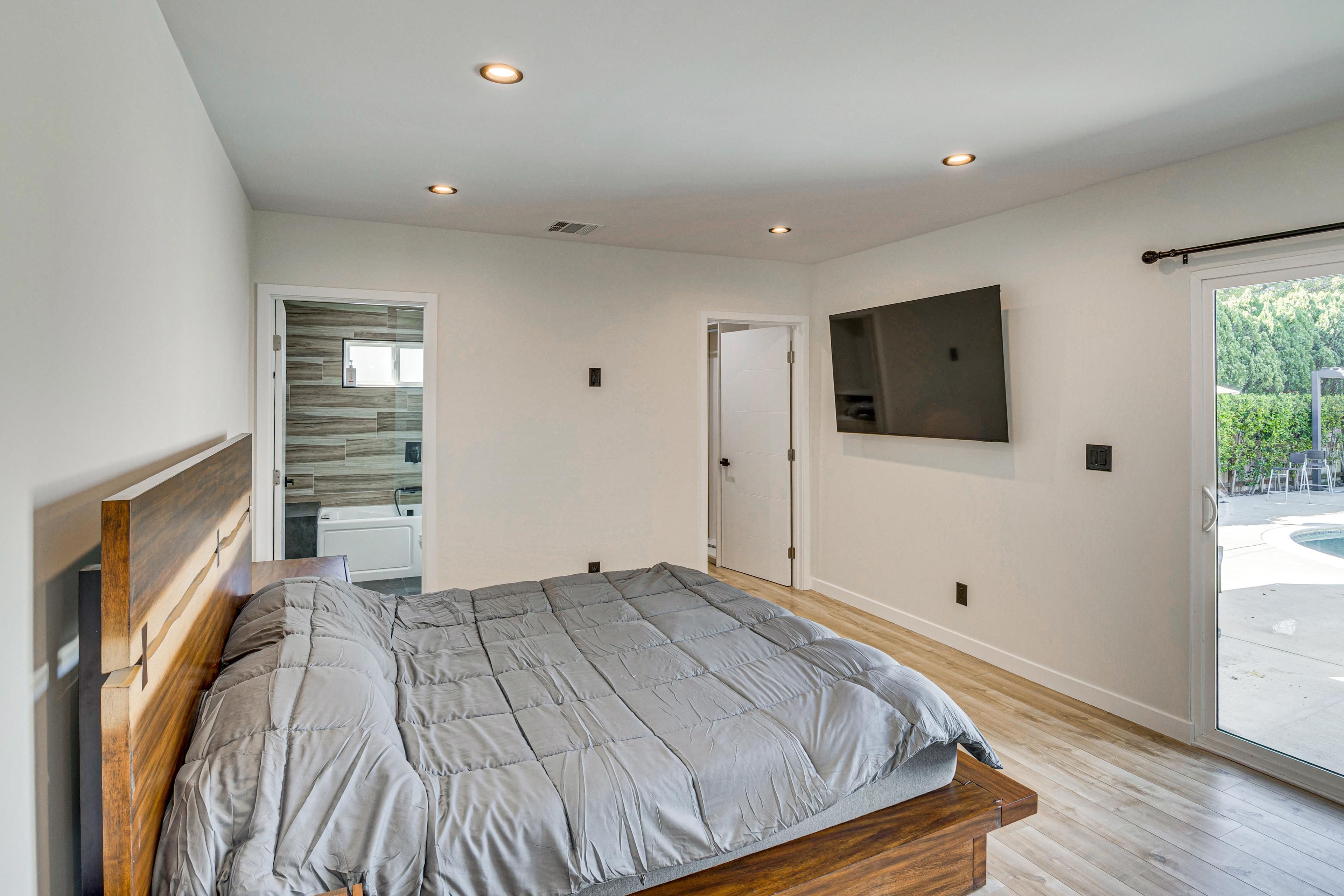Bedroom 1 | King Bed