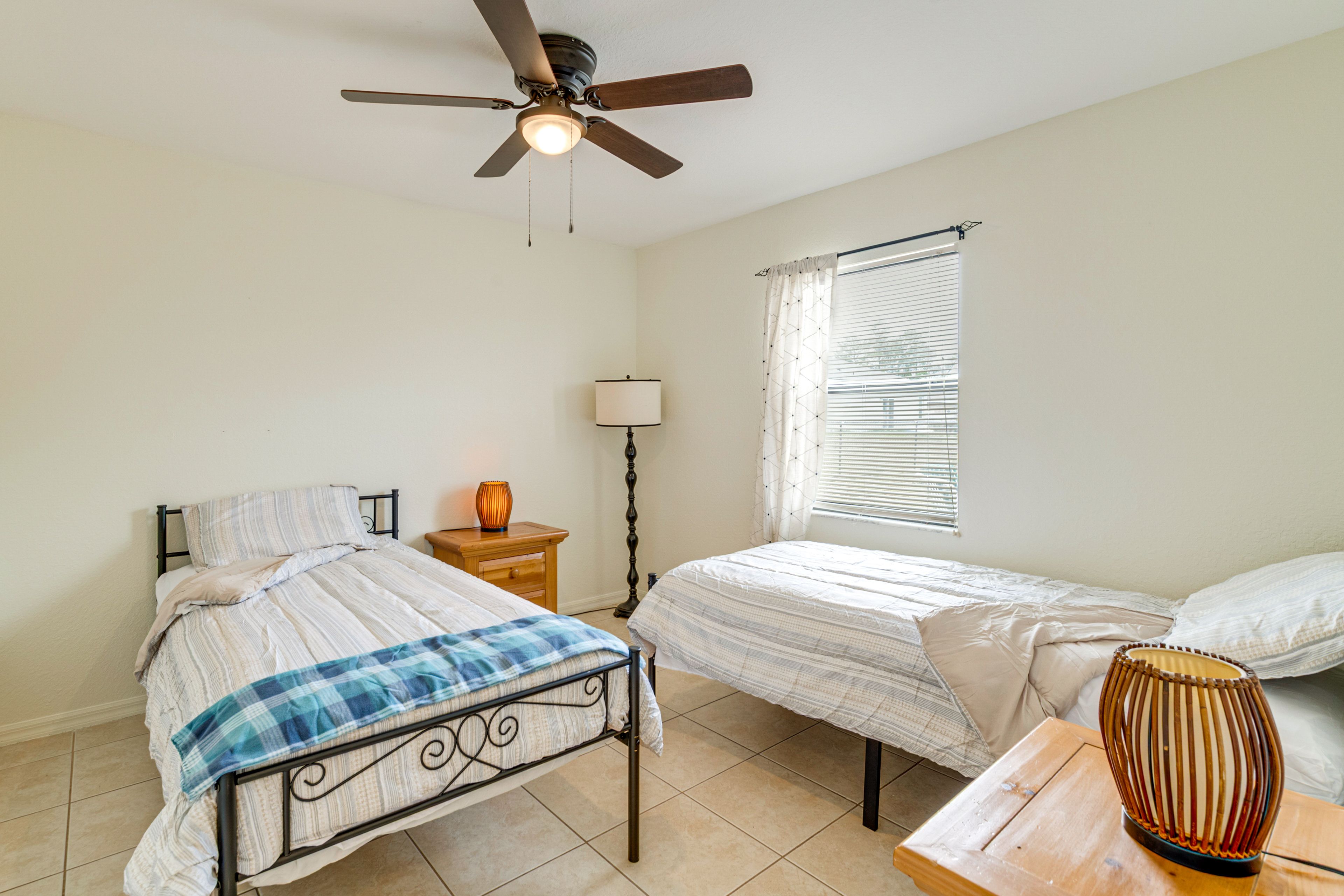 Bedroom 2 | 2 Twin Beds