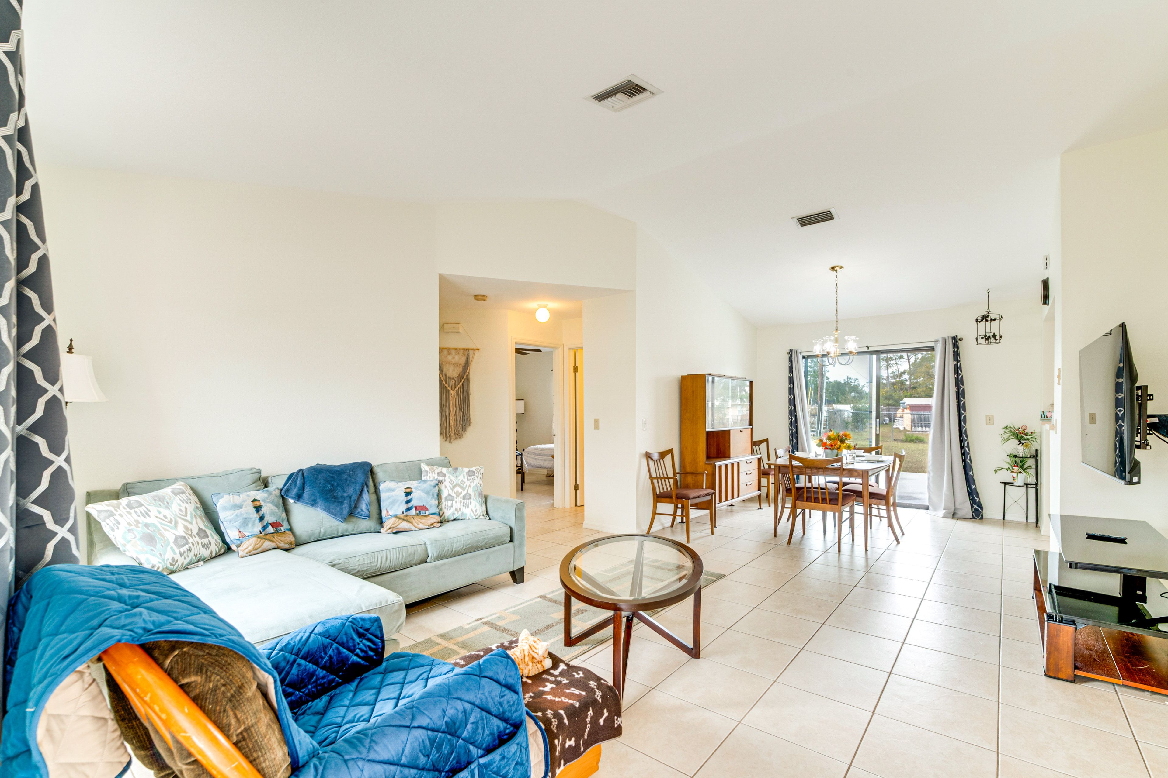 Ocala Vacation Rental | 3BR | 2BA | 1,174 Sq Ft | 1 Step to Enter