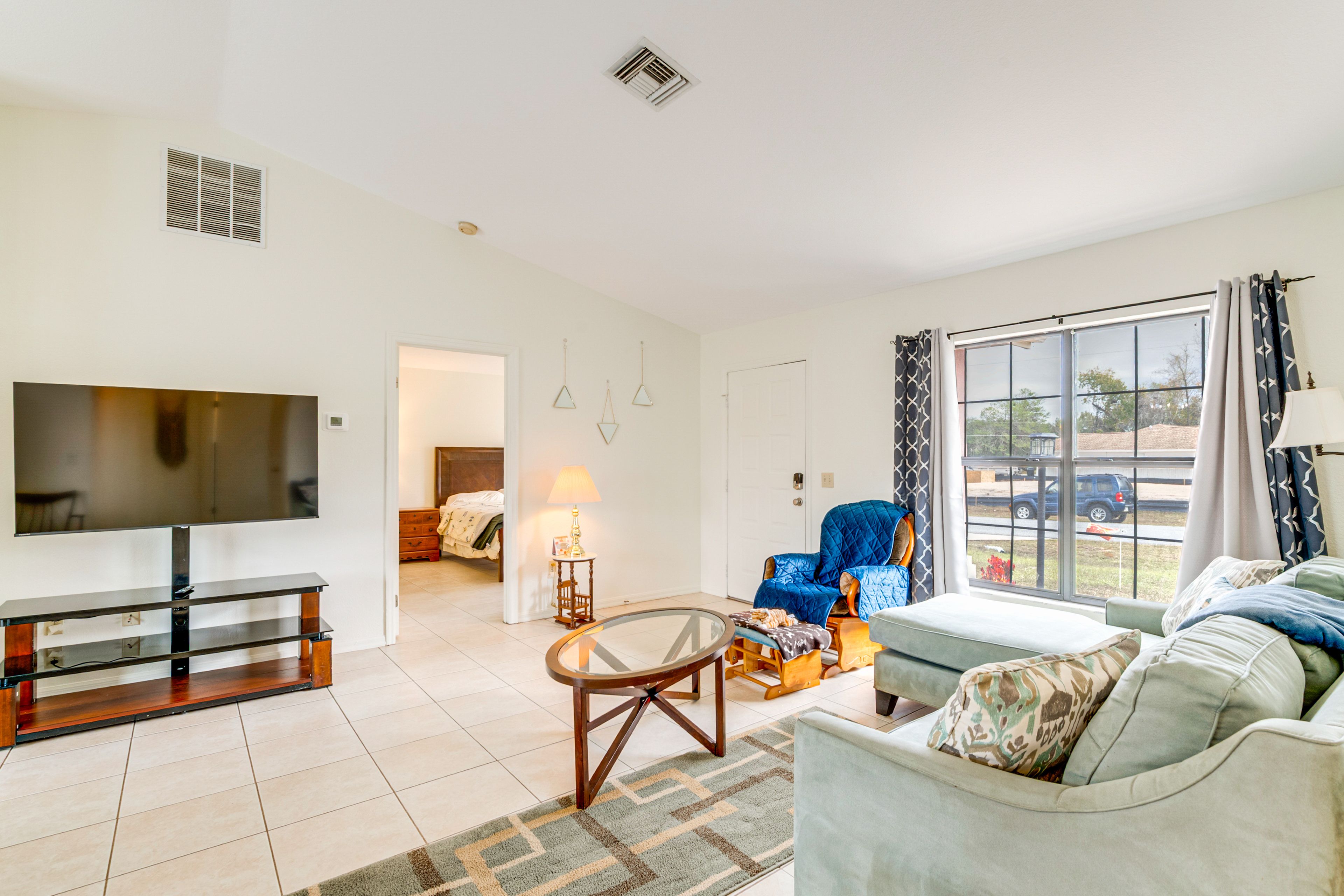 Living Room | Queen Sleeper Sofa | Central Heating & A/C | Free WiFi