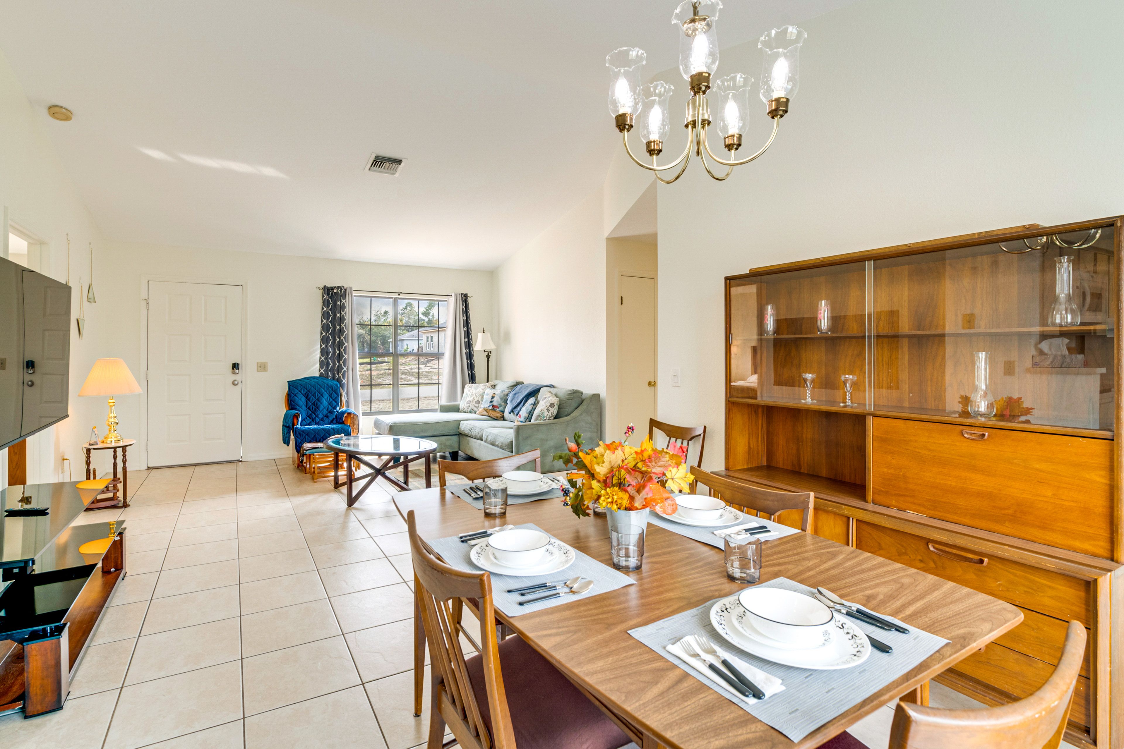 Dining Area | Dishware/Flatware