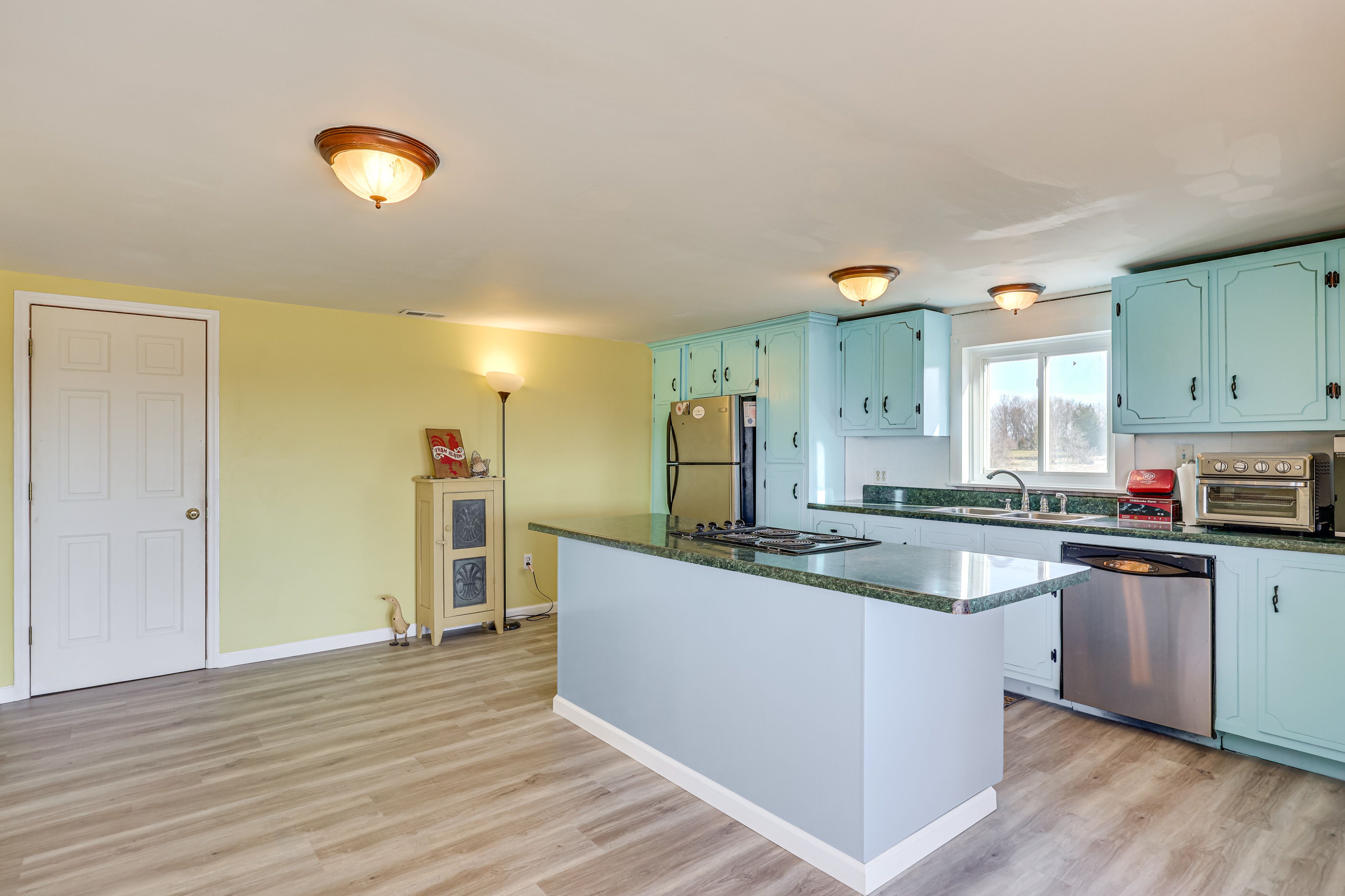 Kitchen | Keurig | Main Floor