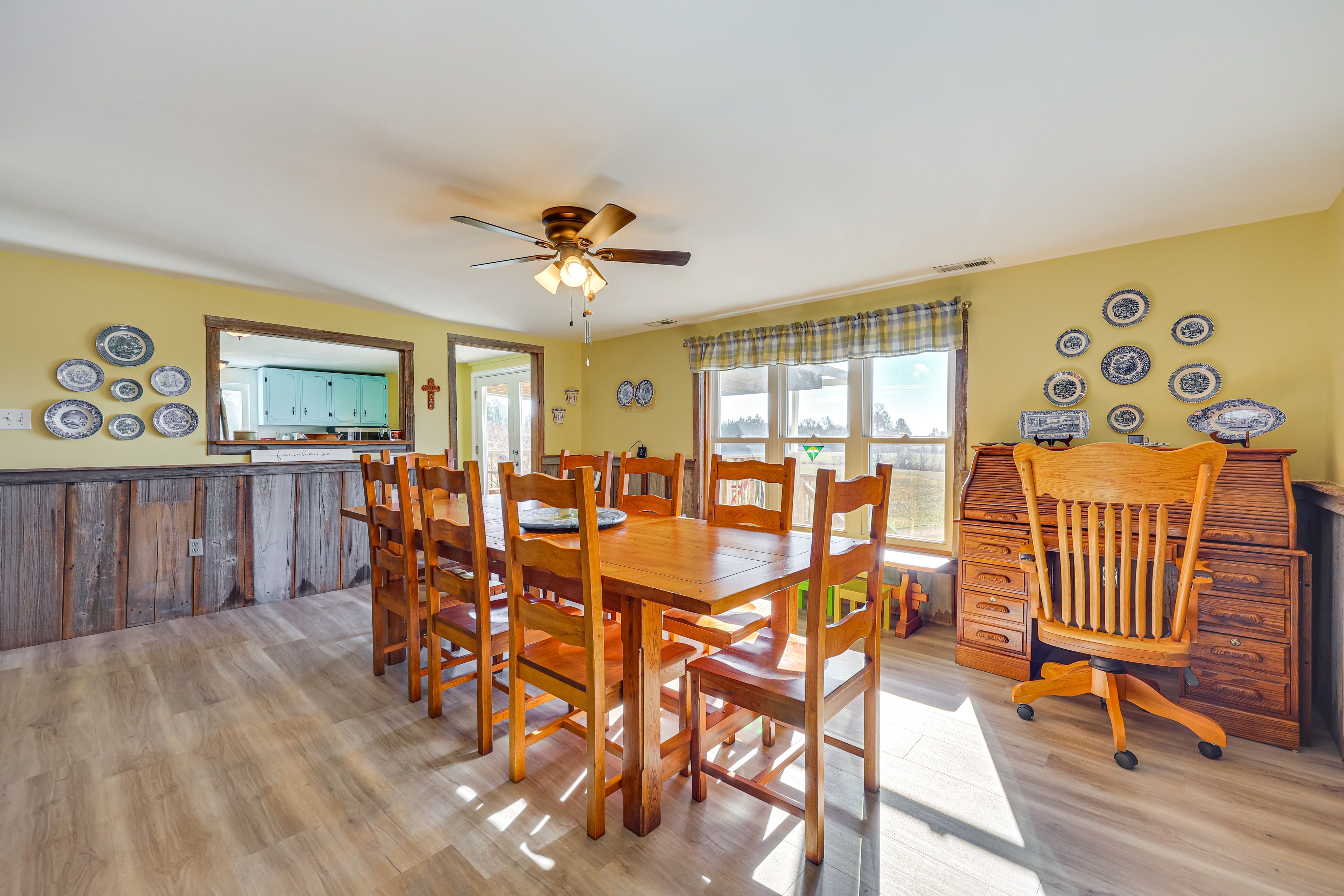 Dining Table | Dishware & Flatware | Main Floor