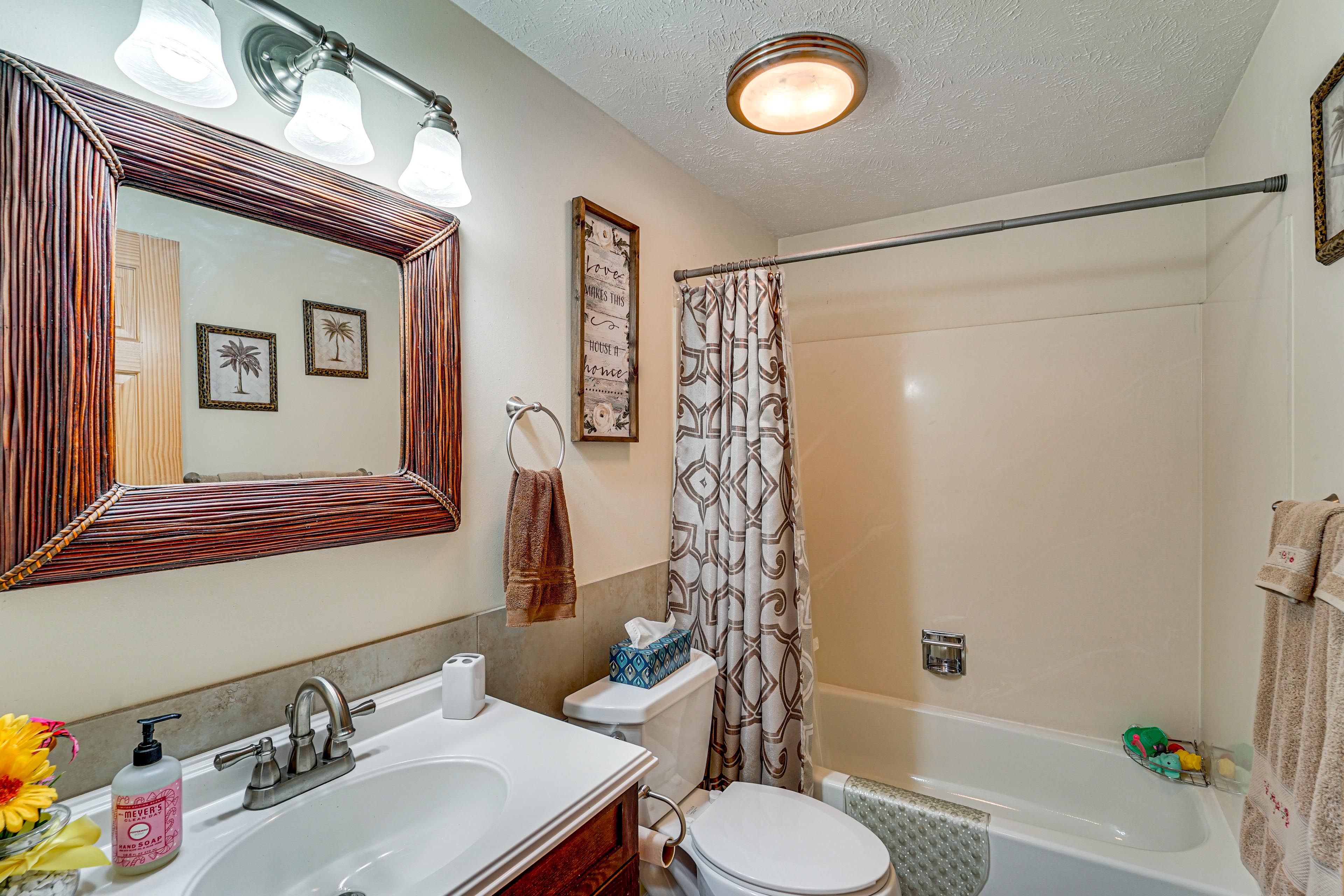 Full Bathroom | 1st Floor