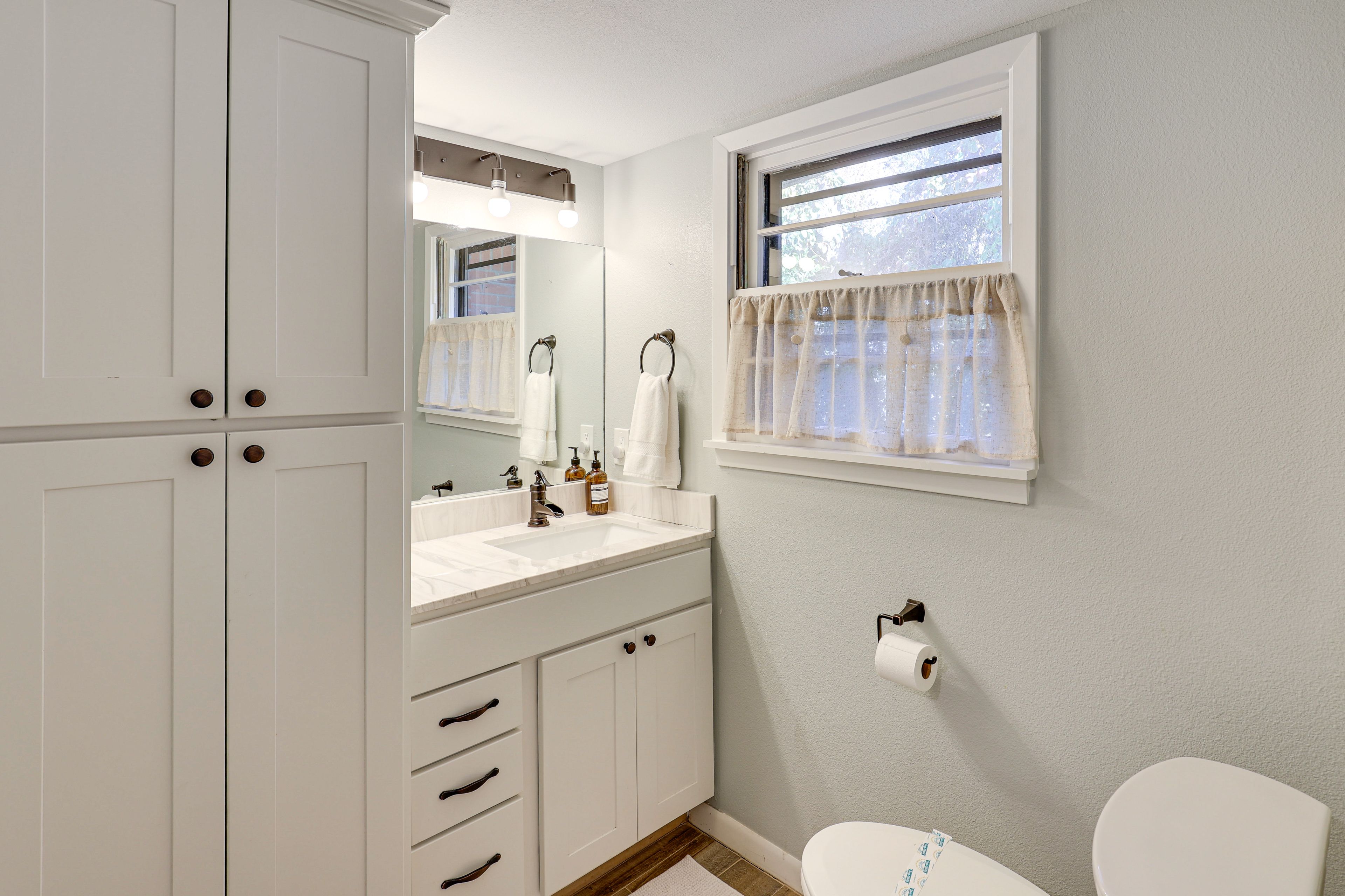 En-Suite Bathroom | Towels Provided