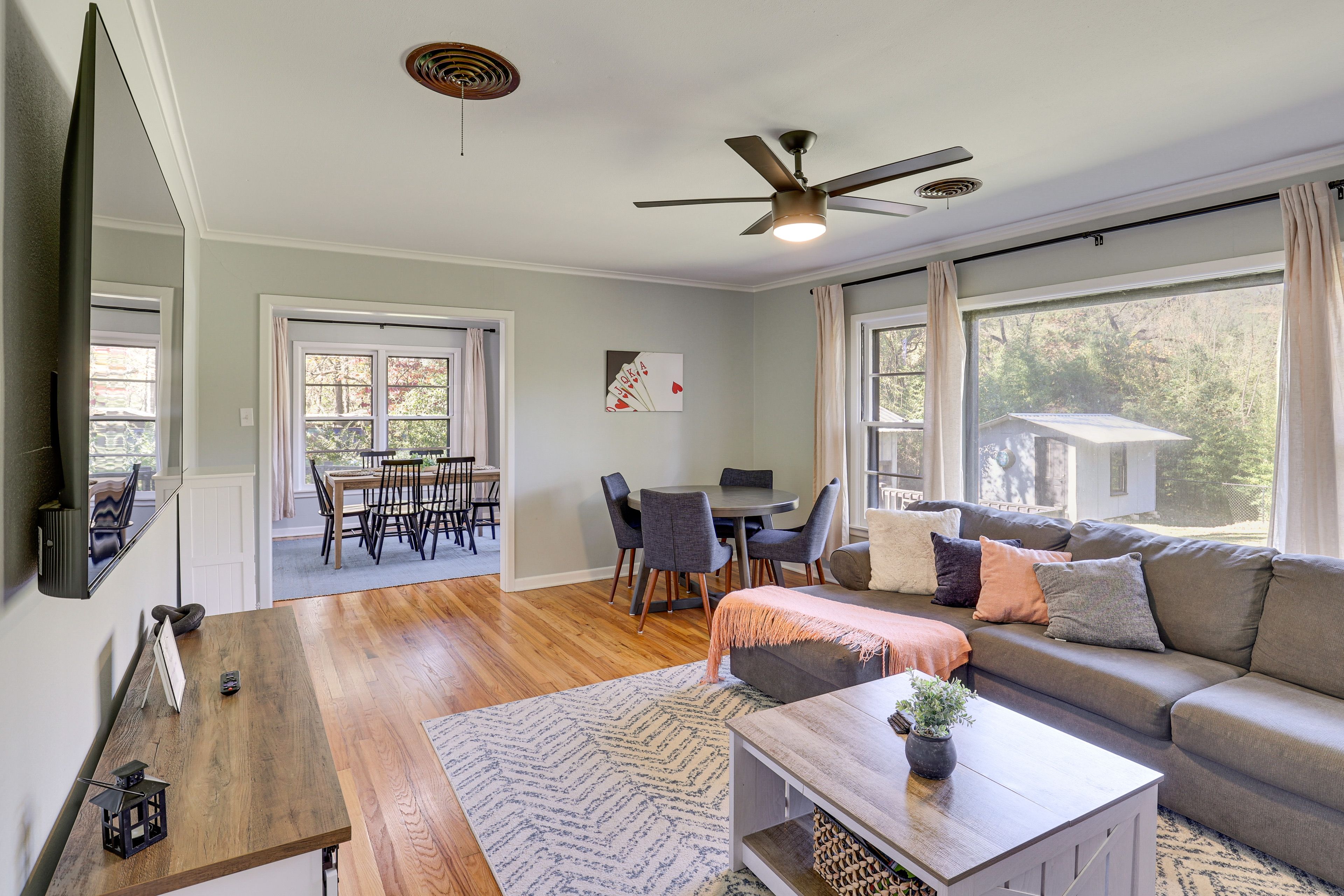 Back Living Room | Smart TV