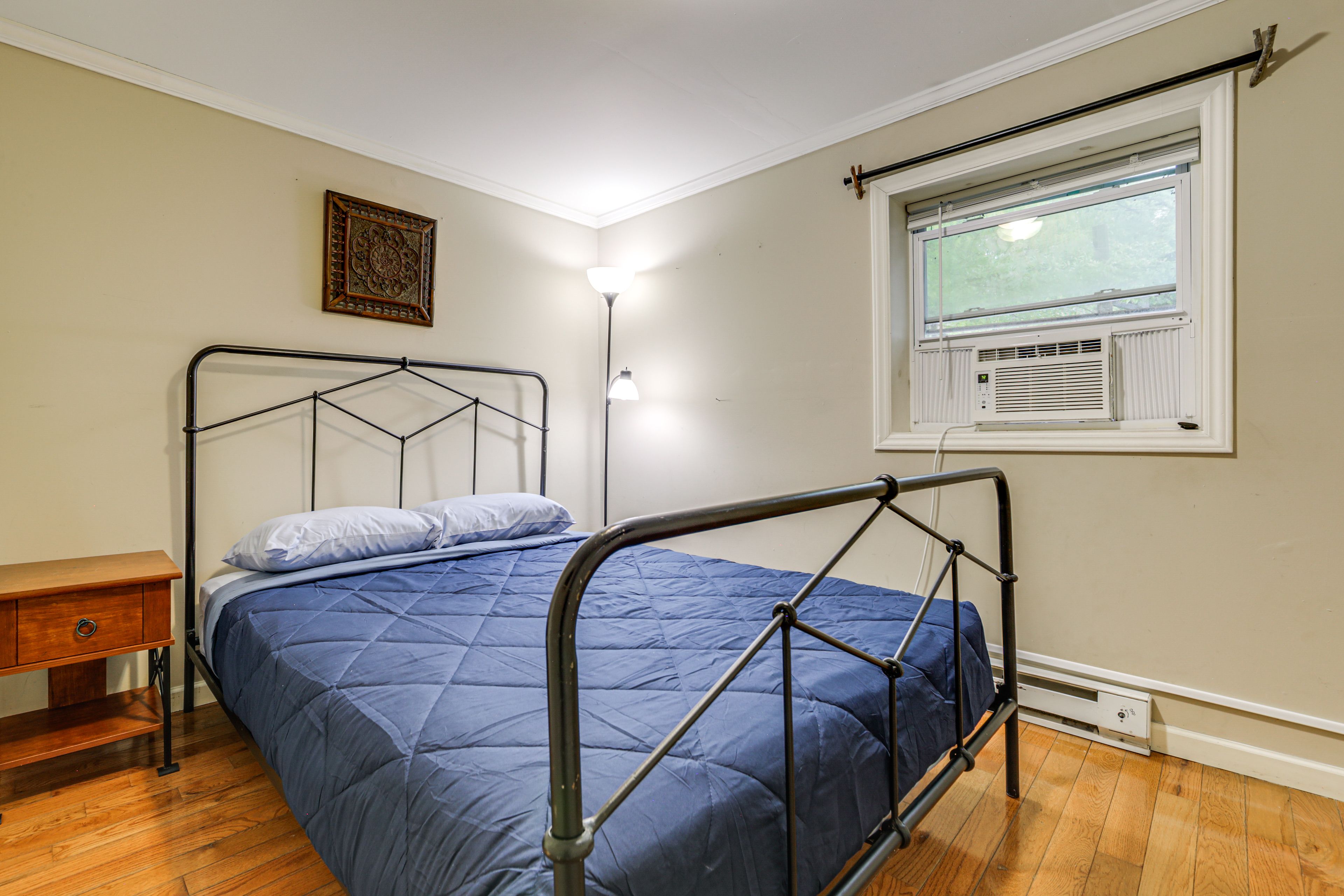 Bedroom 1 | Queen Bed