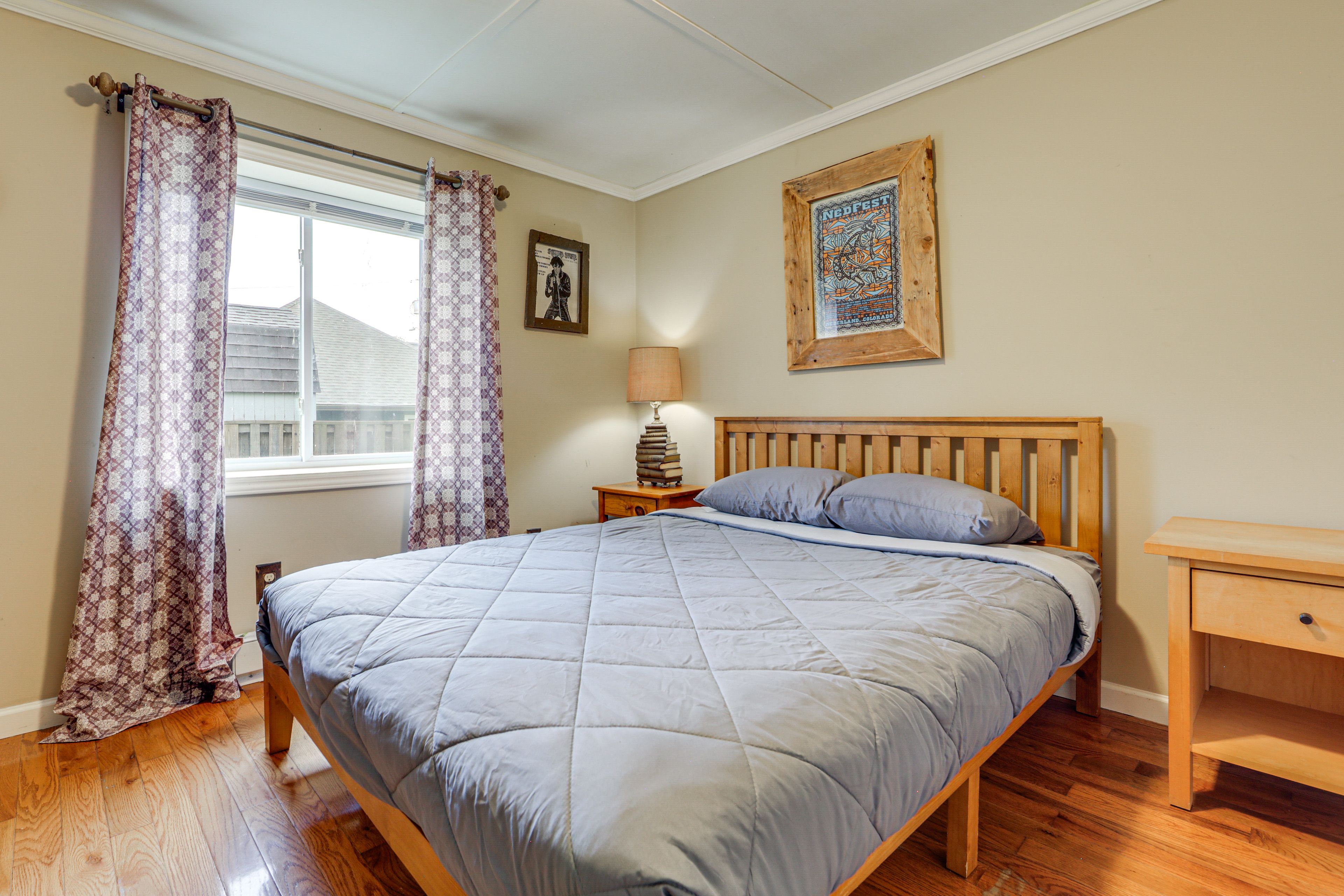 Bedroom 2 | Queen Bed