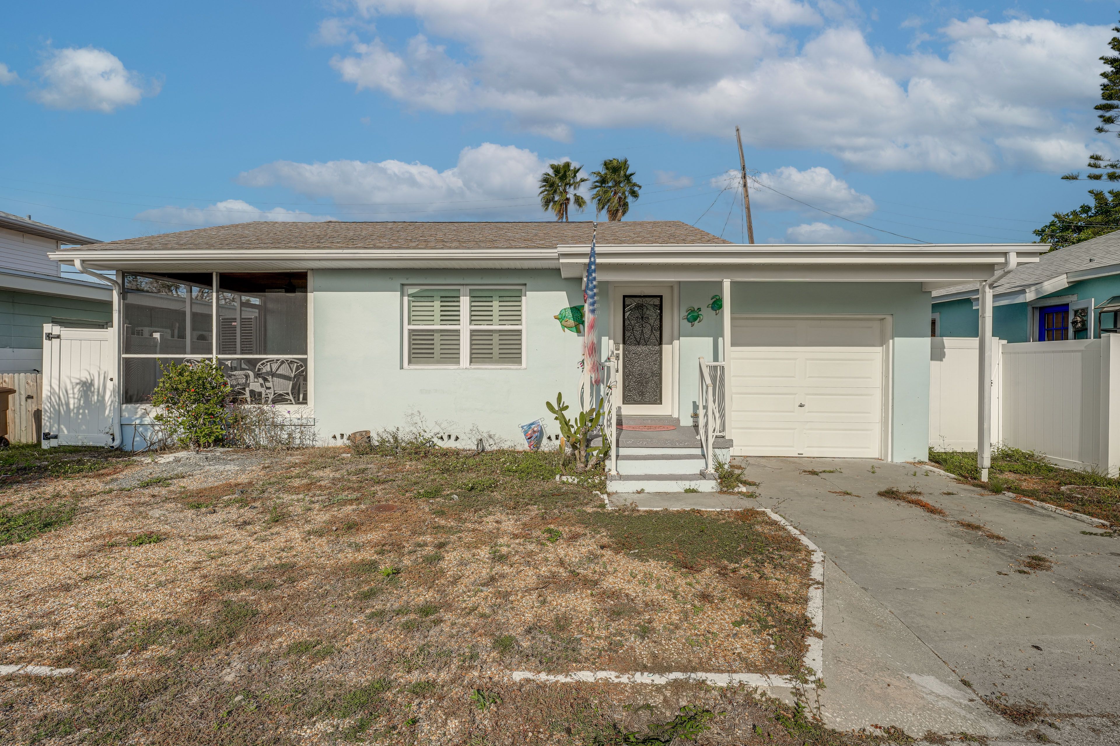 Exterior | Parking | Driveway (4 Vehicles)