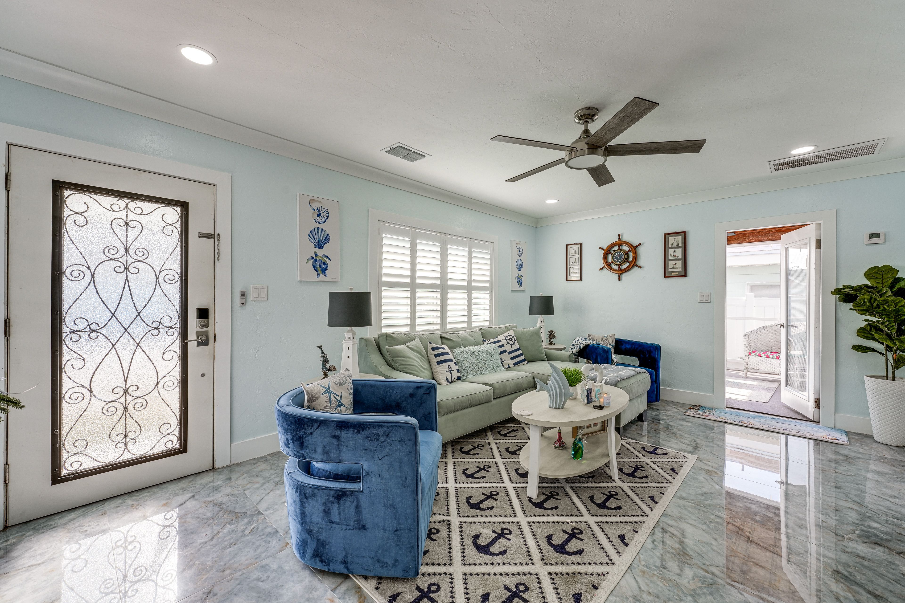 Living Room | Queen Sleeper Sofa | Free WiFi