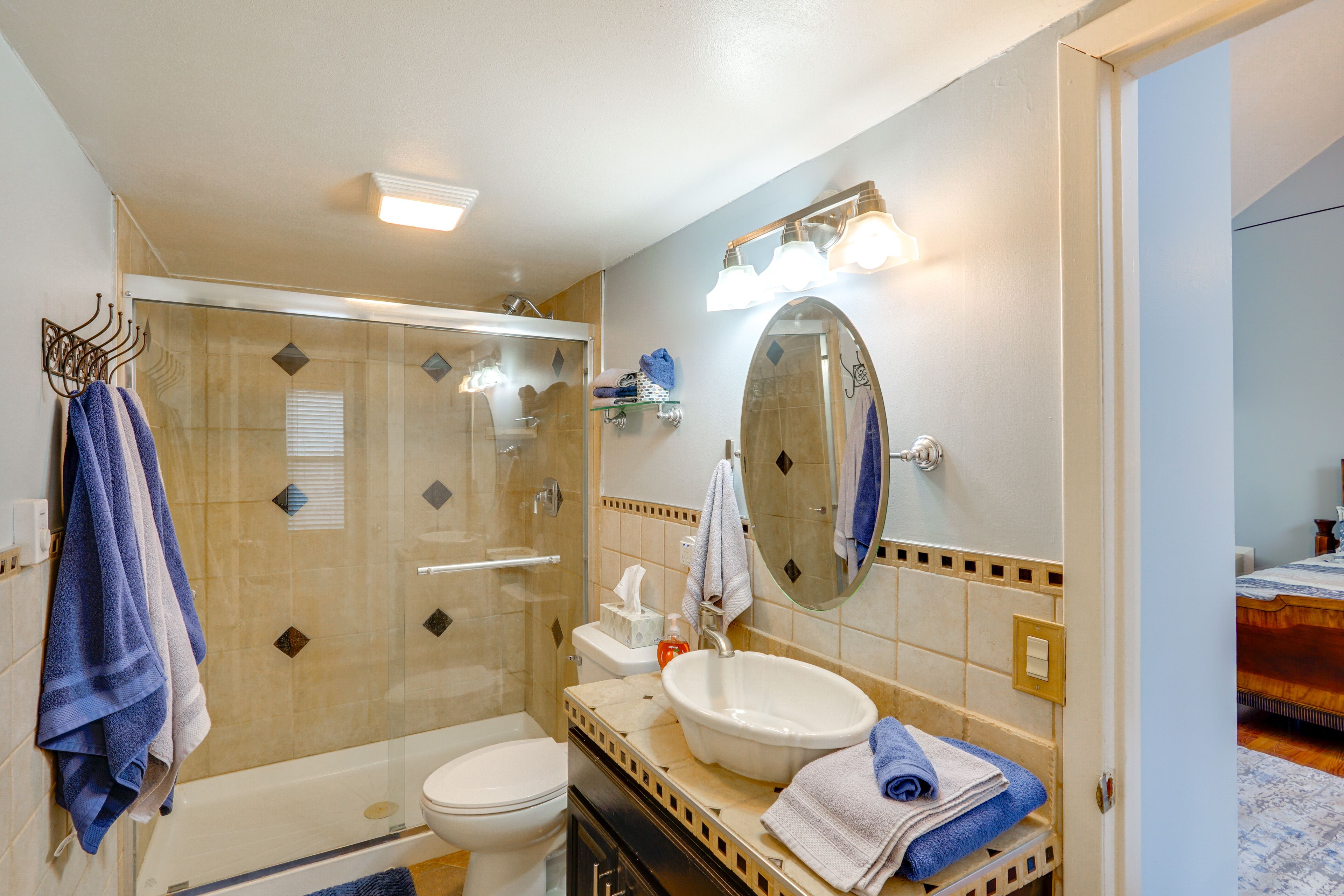 Full Bathroom | 2nd Floor