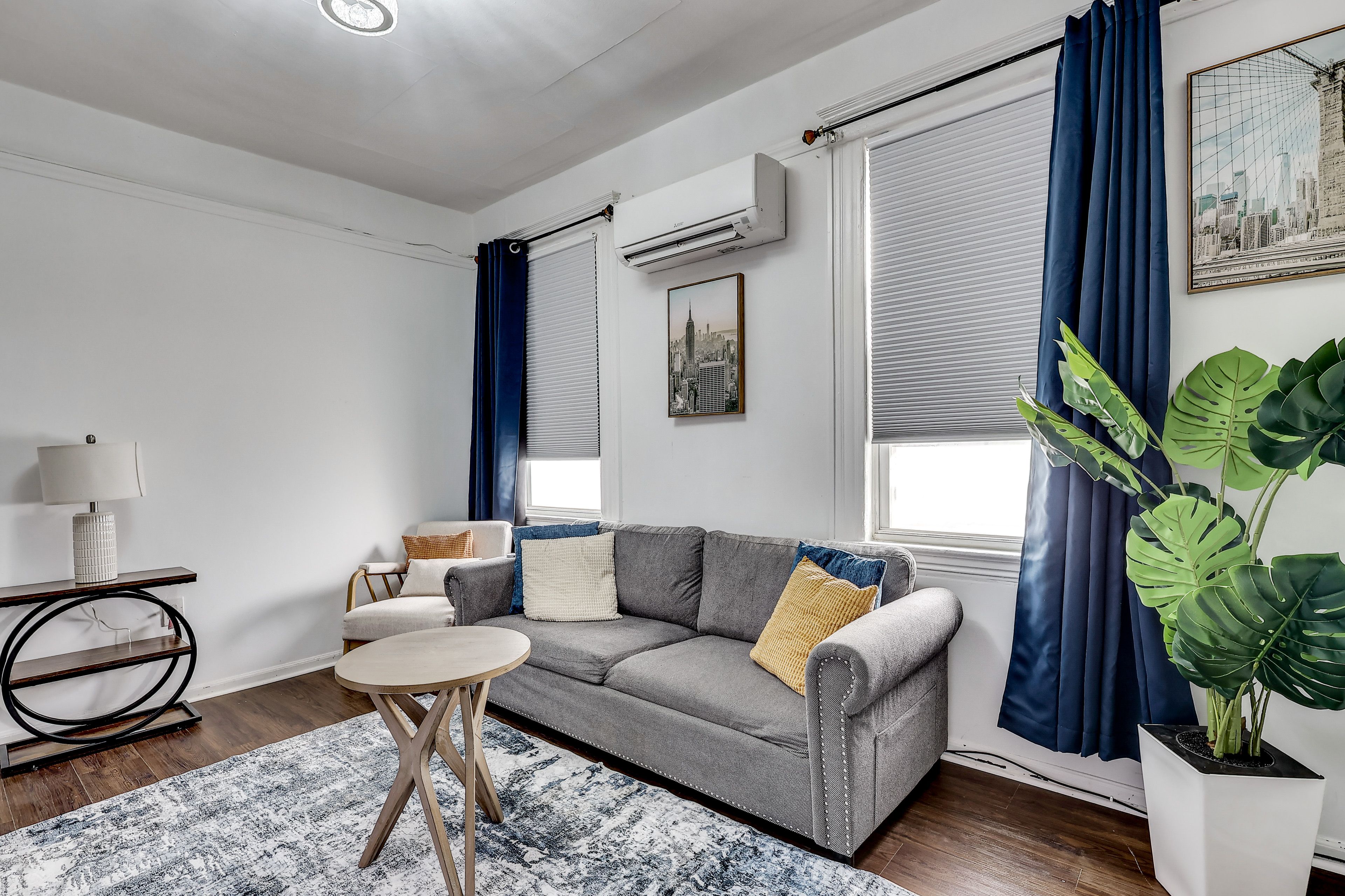 Living Room | Smart TV | Free WiFi | Queen Sleeper Sofa