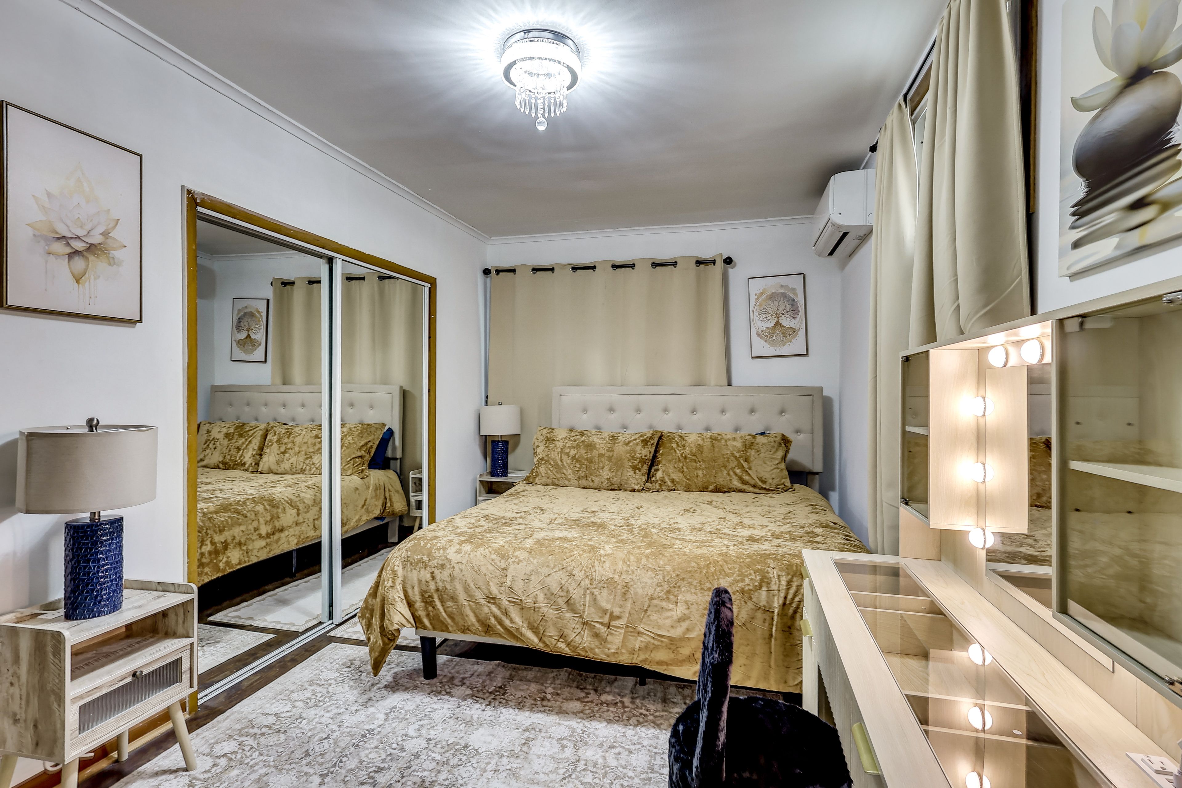 Bedroom 1 | King Bed | Linens