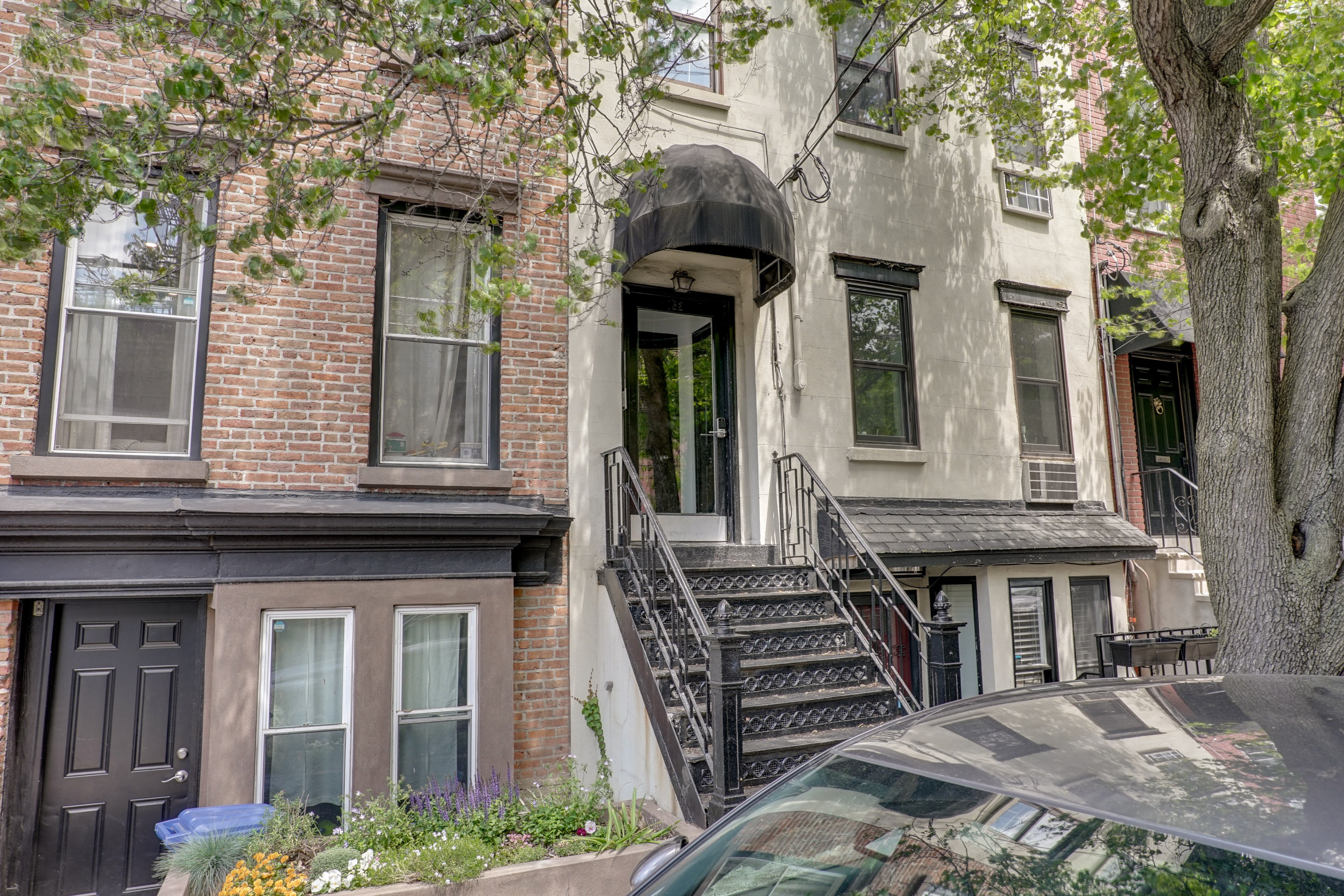 Exterior | Street Parking