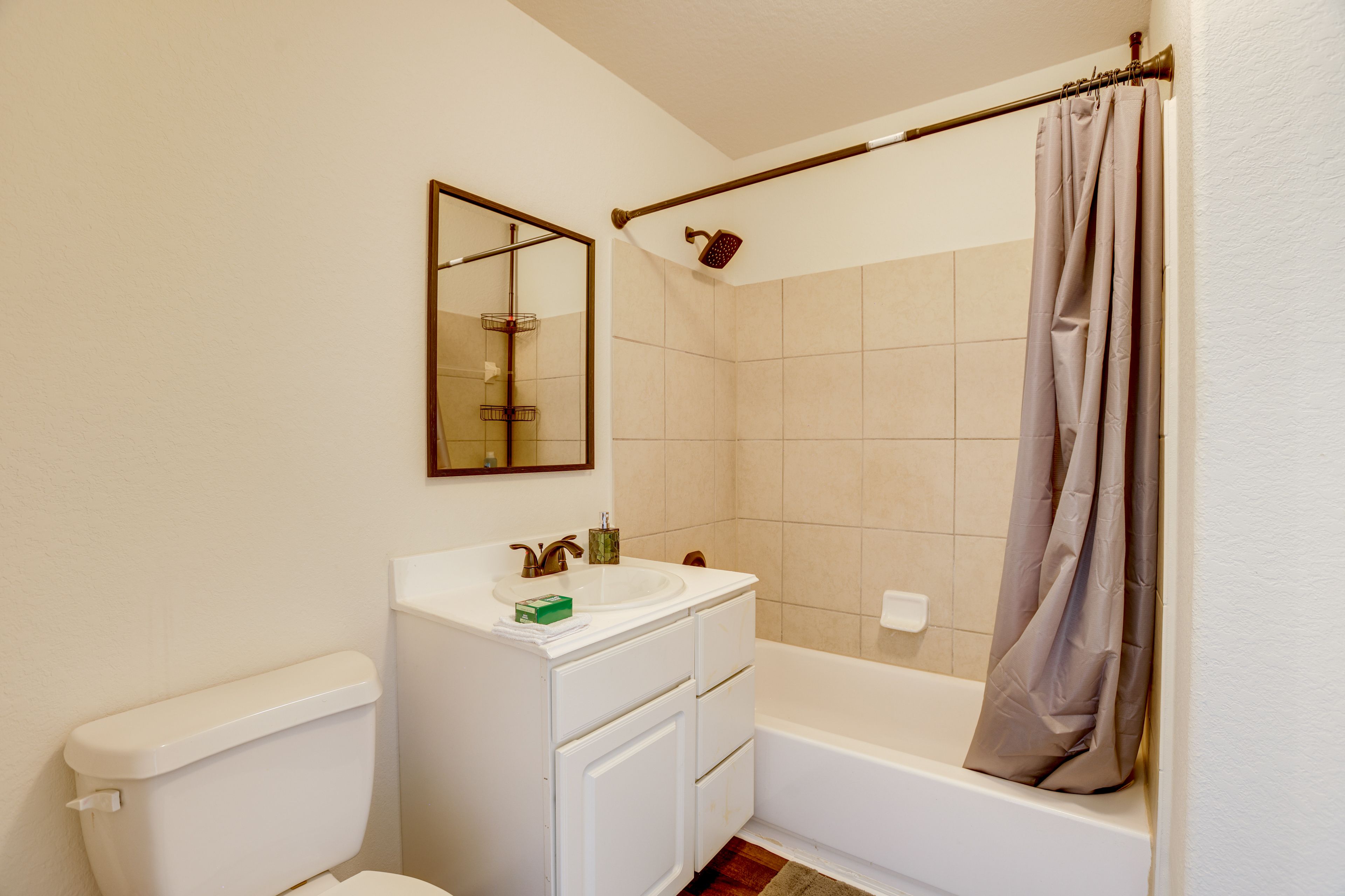 Full Bathroom | 2nd Floor