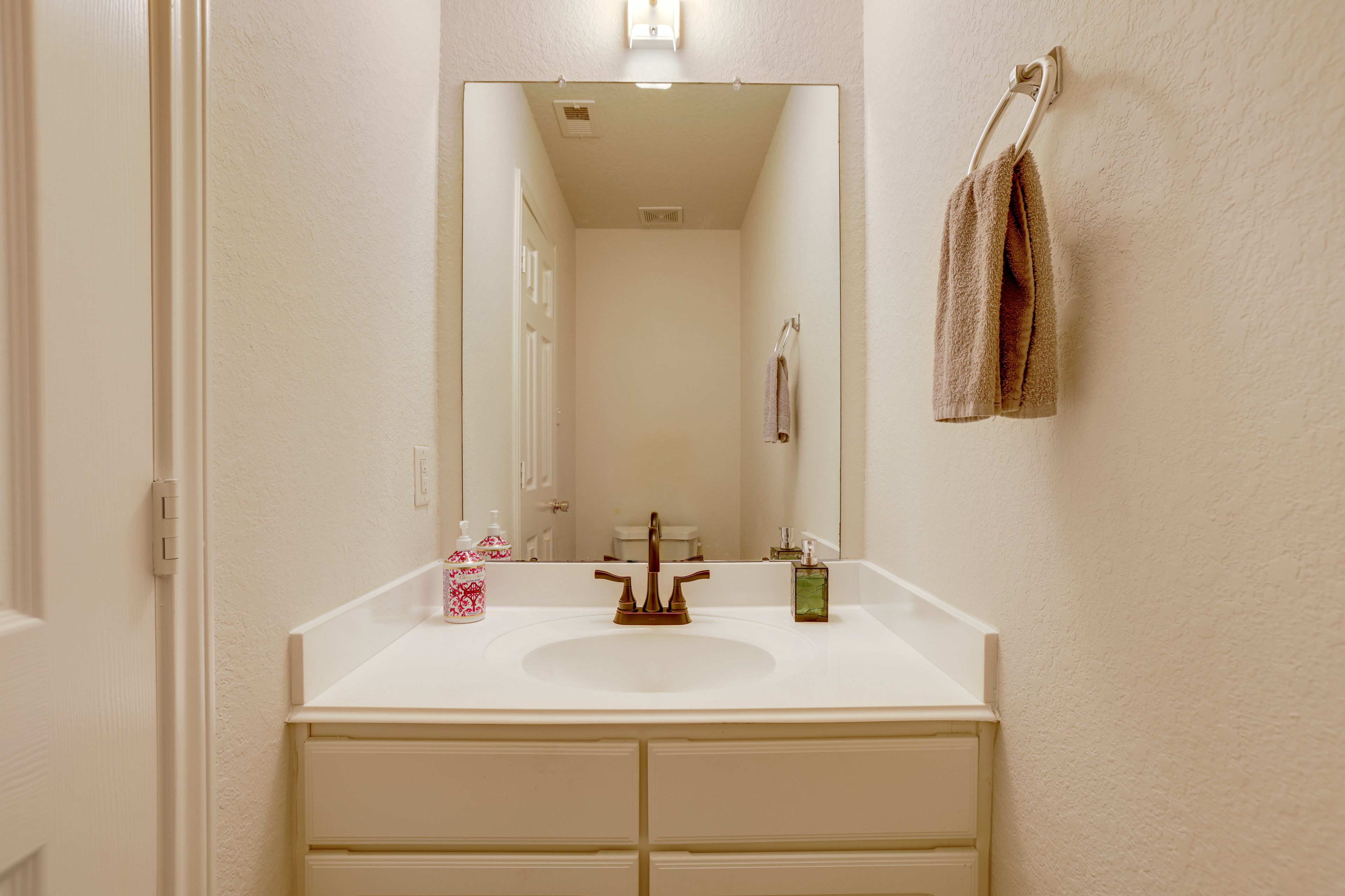 Half Bathroom | 1st Floor