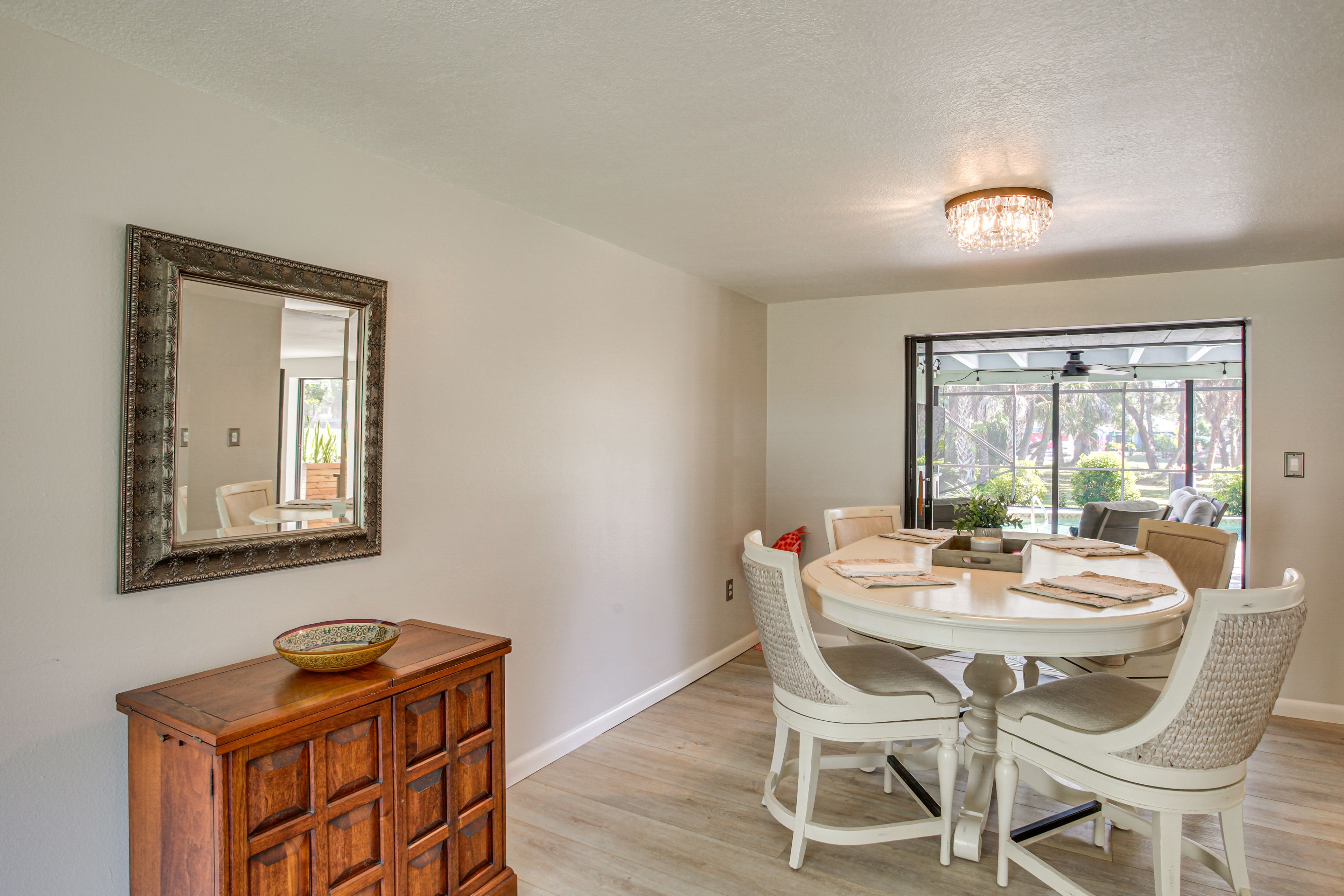 Dining Area | Dishware/Flatware