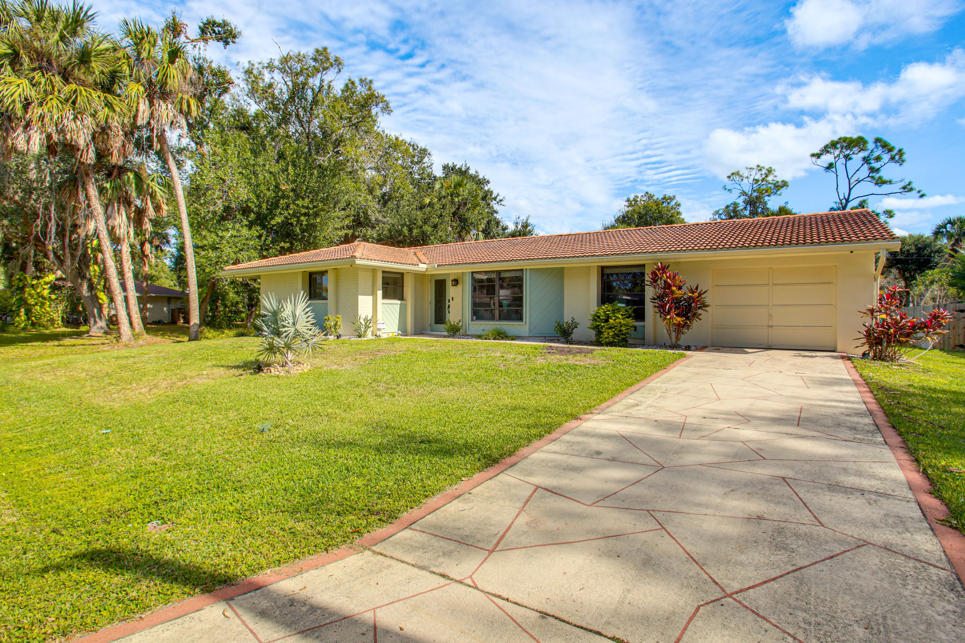 Parking | Driveway (2 Vehicles) | Free Street Parking (First-Come, First-Served)