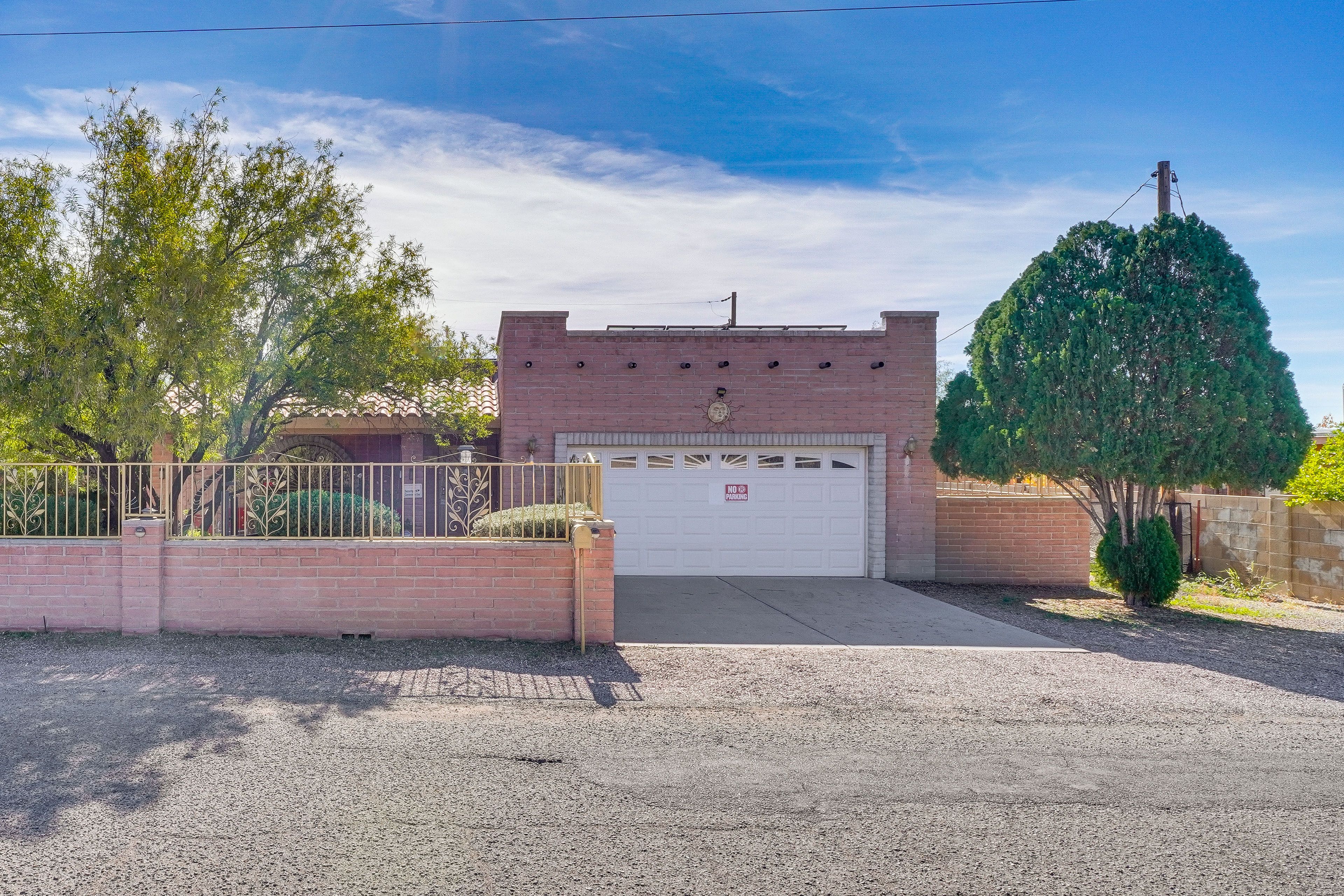 Parking | Driveway (4 Vehicles)