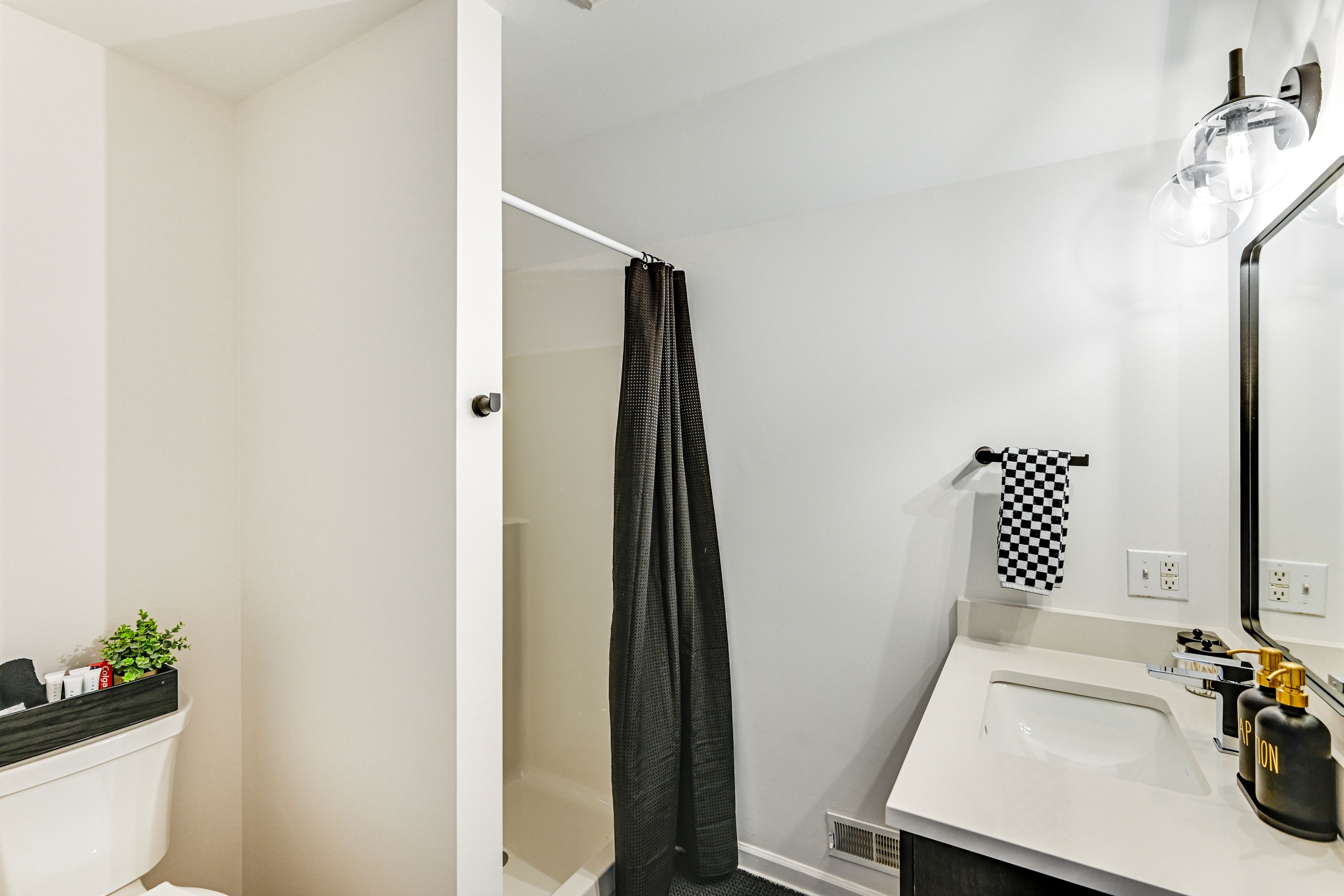 Bathroom | 2nd Floor