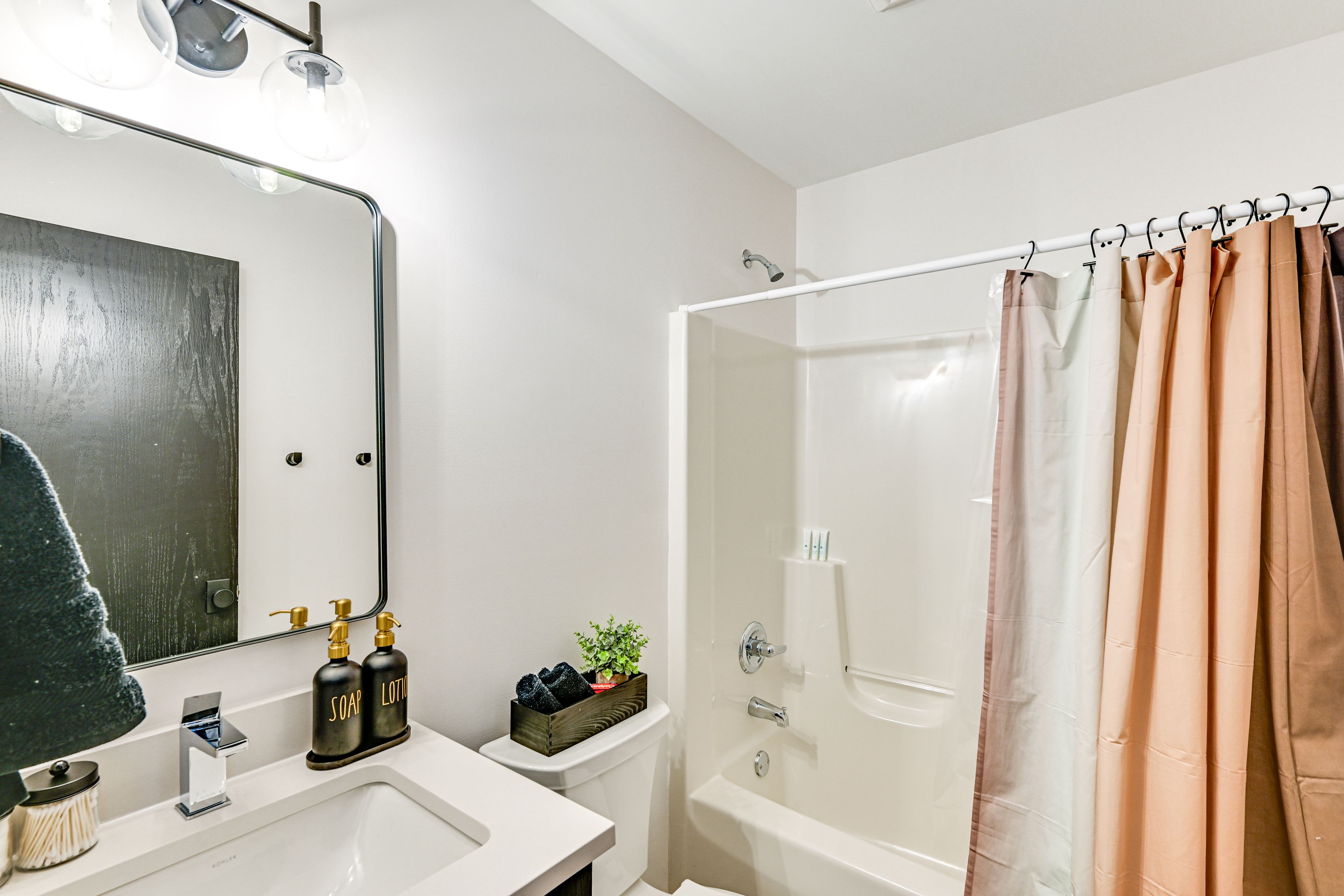 Bathroom | 1st Floor