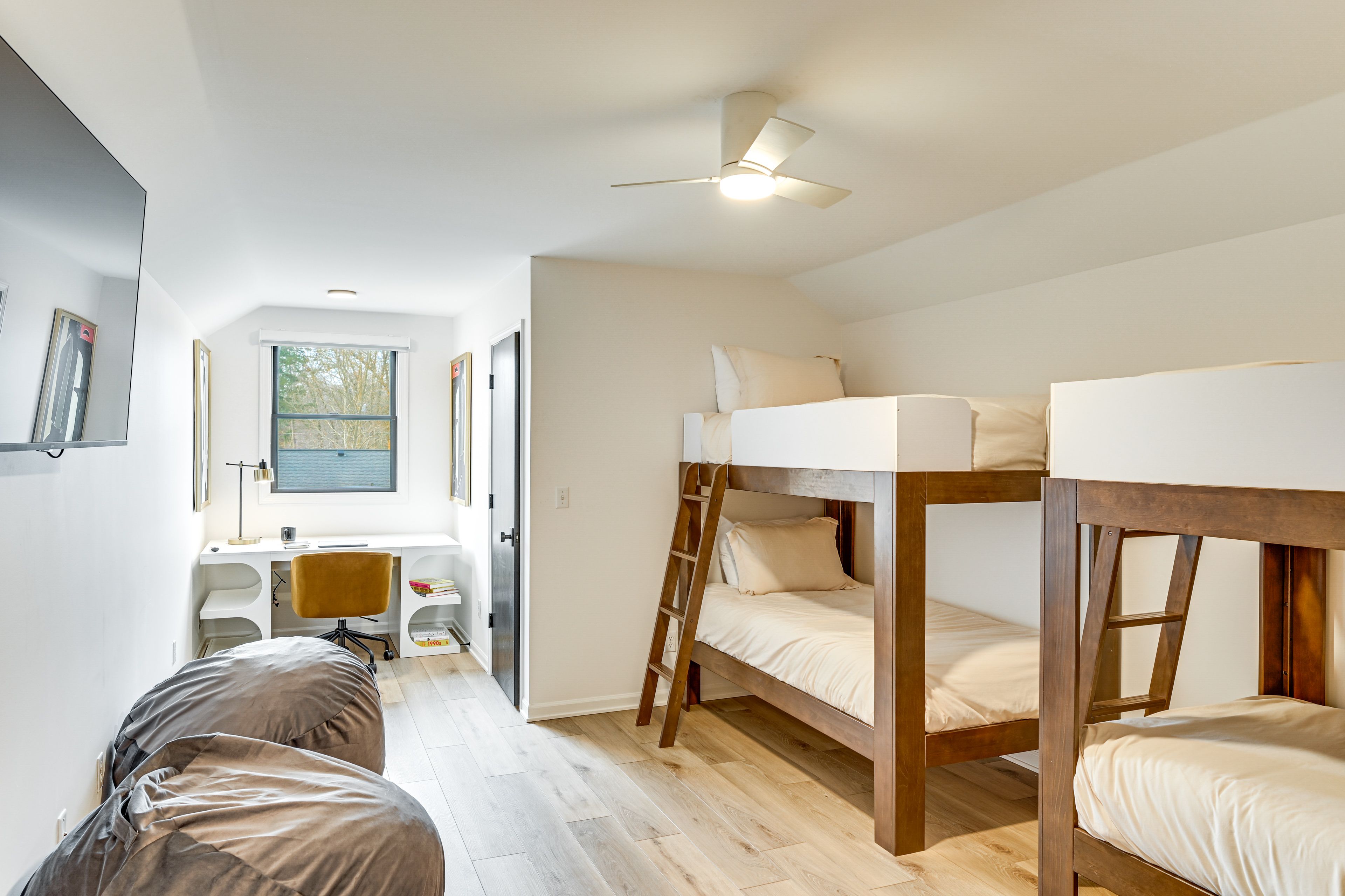Bedroom 4 | 2 Twin Bunk Beds | Smart TV | Desk | 2nd Floor