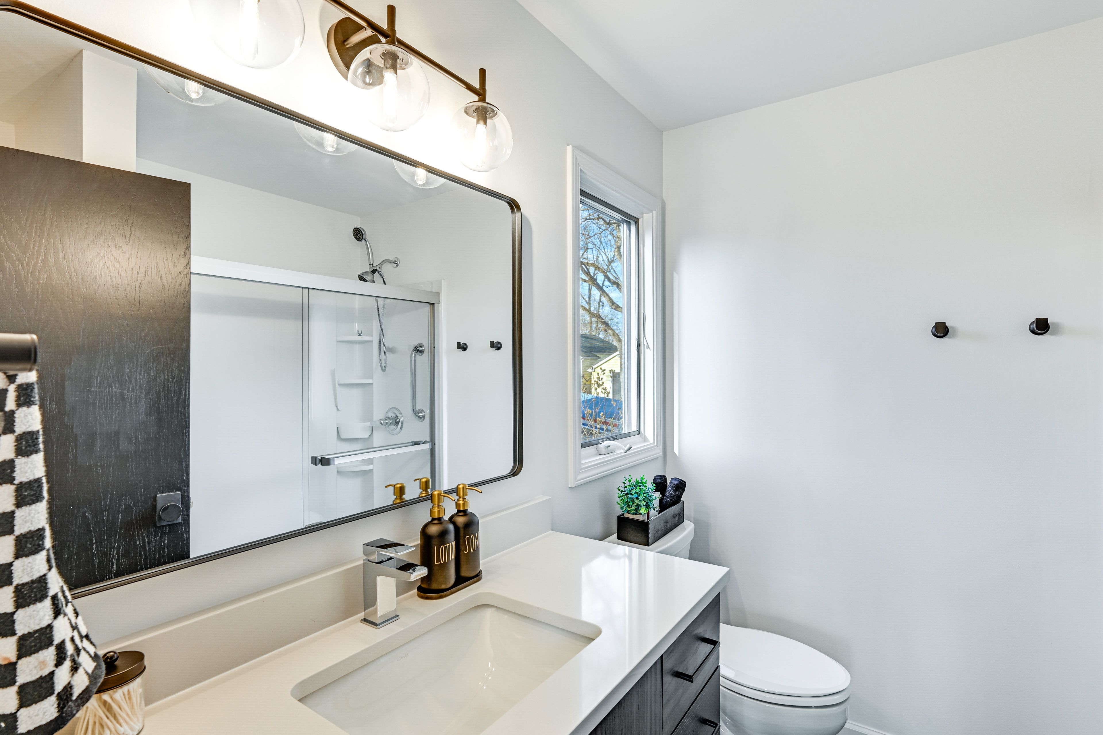 En-Suite Bathroom | Shower | 1st Floor