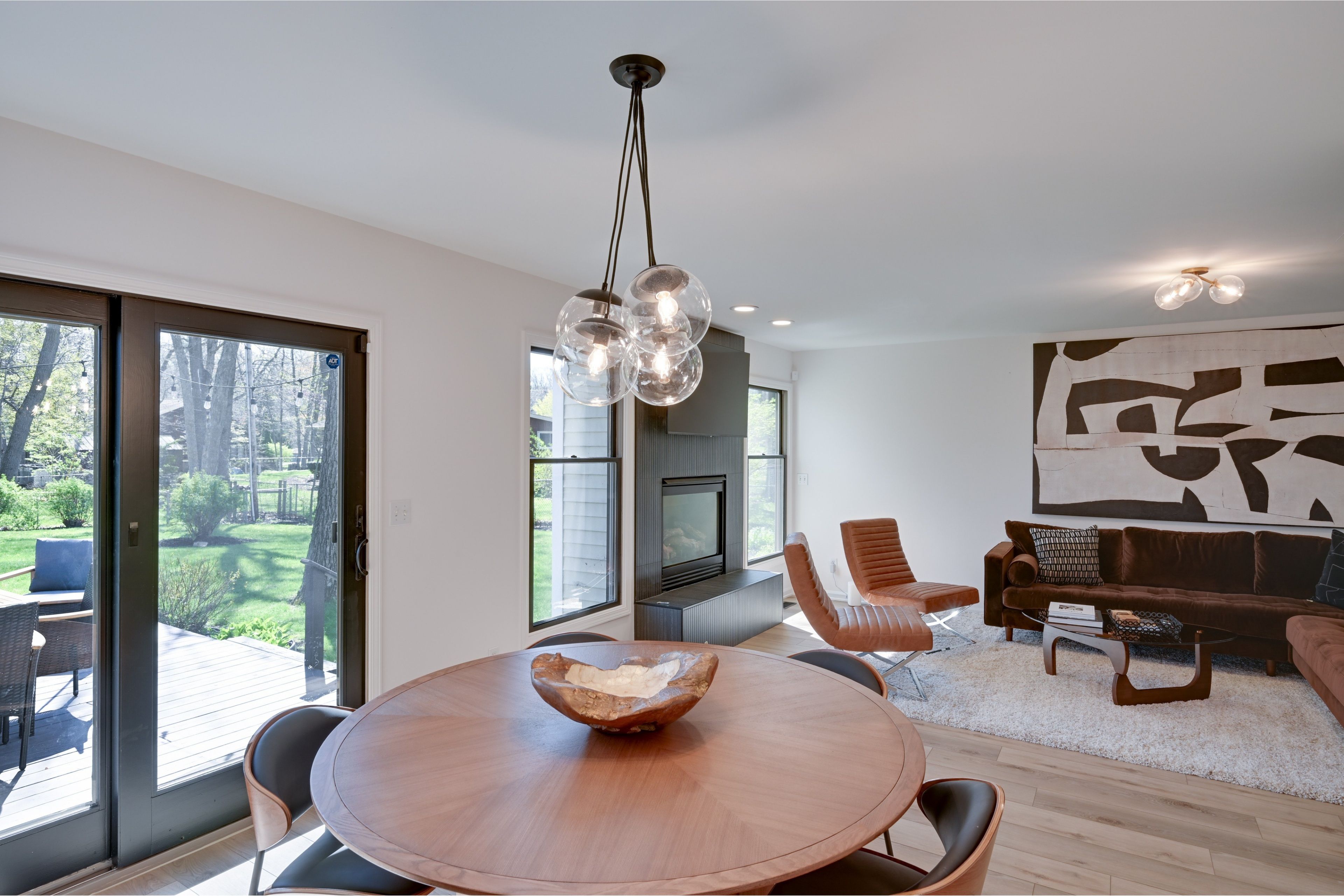 Dining Area | Dishware/Flatware Provided | 1st Floor