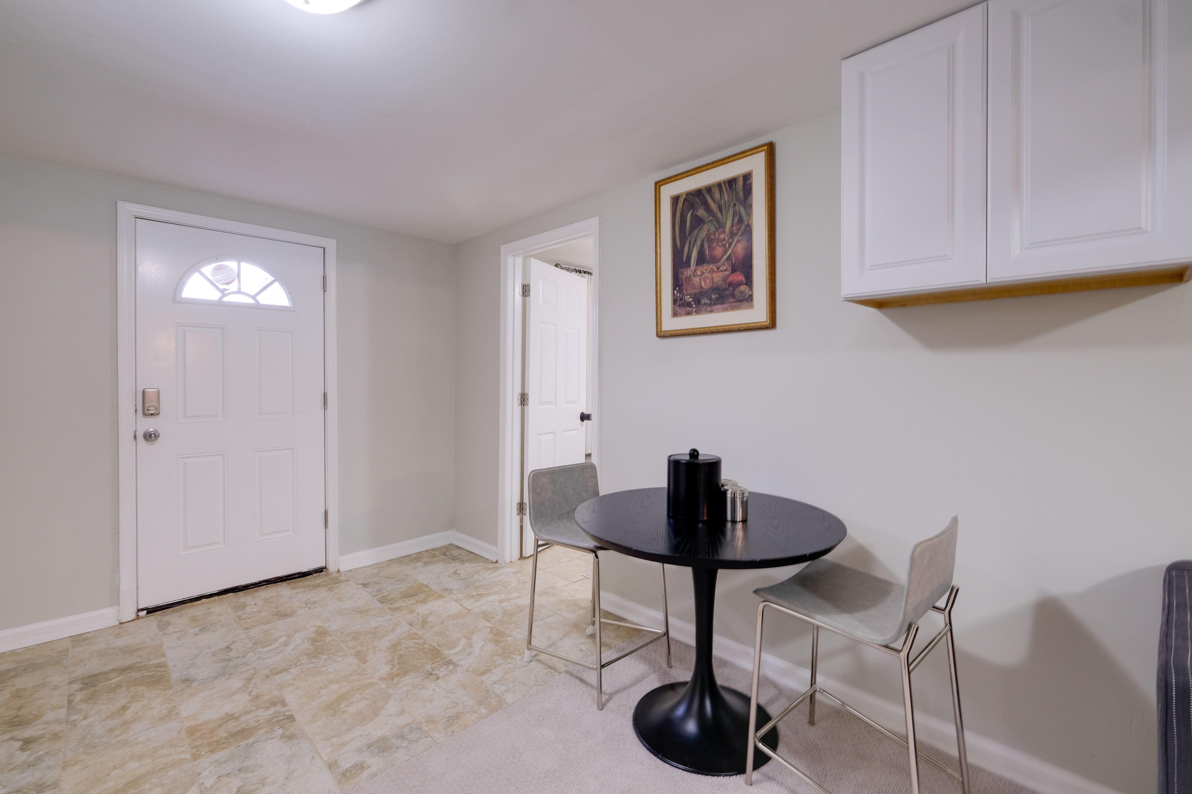 Dining Area | Dishware/Flatware Provided