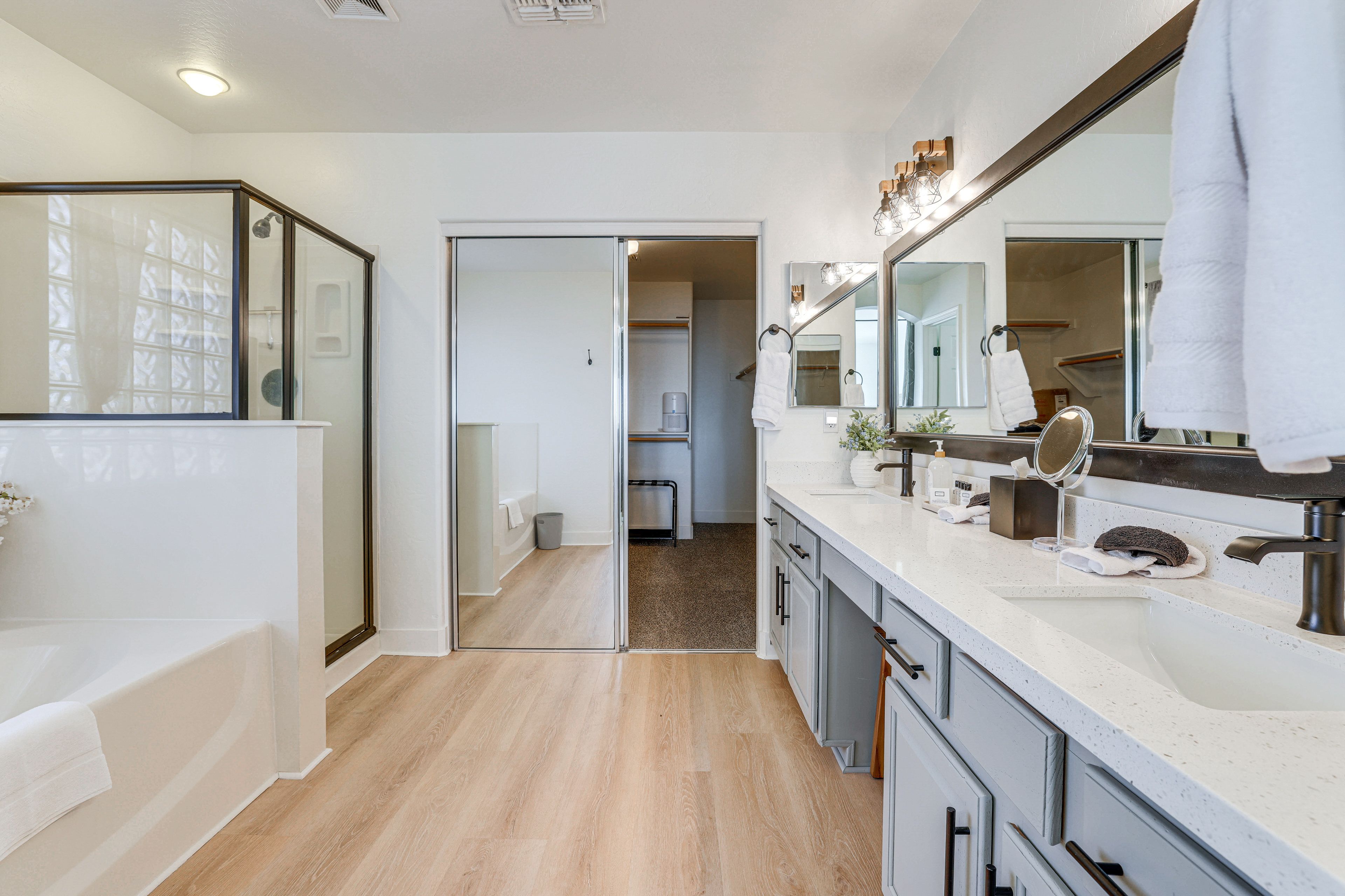 En-Suite Bathroom | Soaking Tub | Shower | Walk-In Closet | 2nd Floor