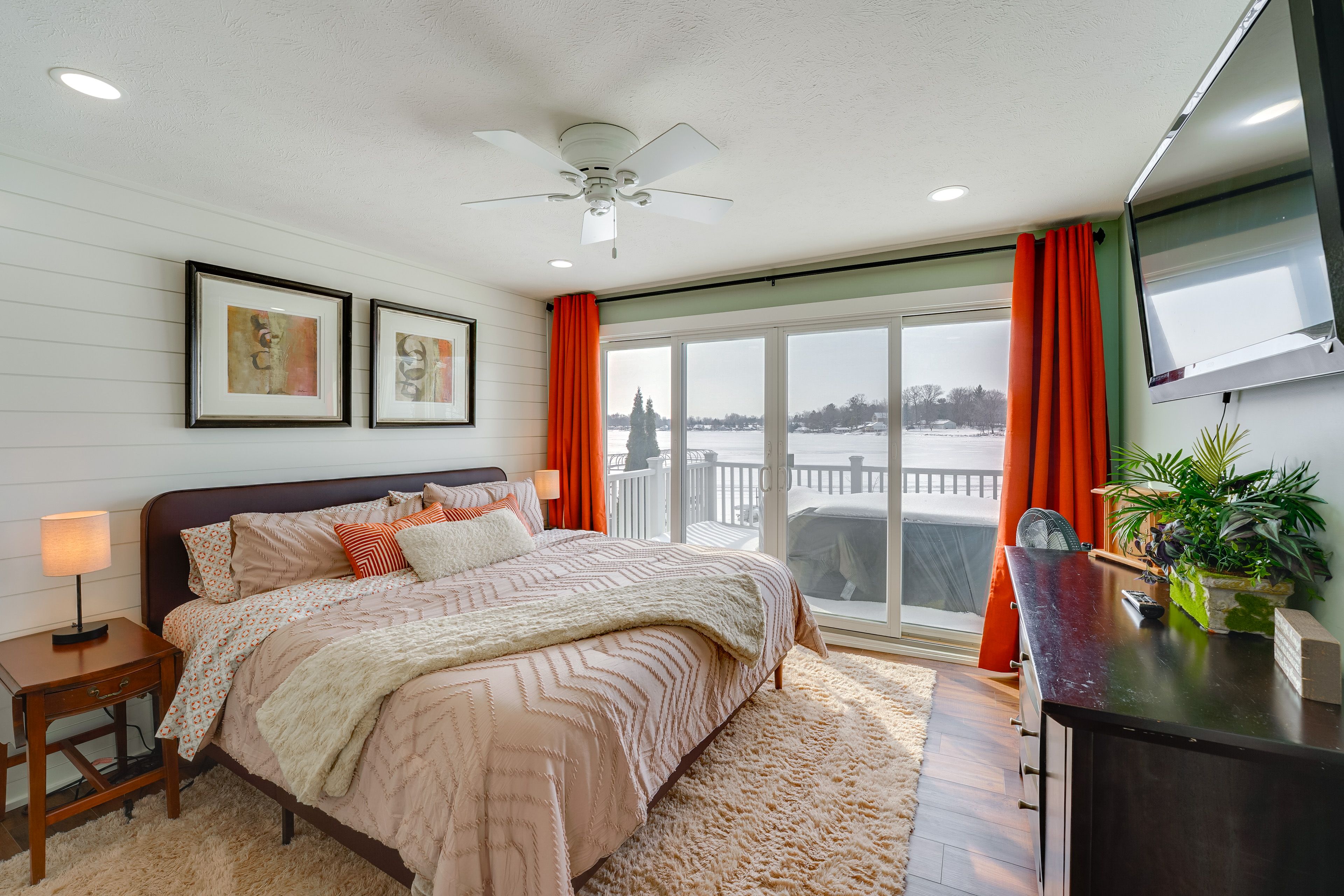 Bedroom 1 | King Bed