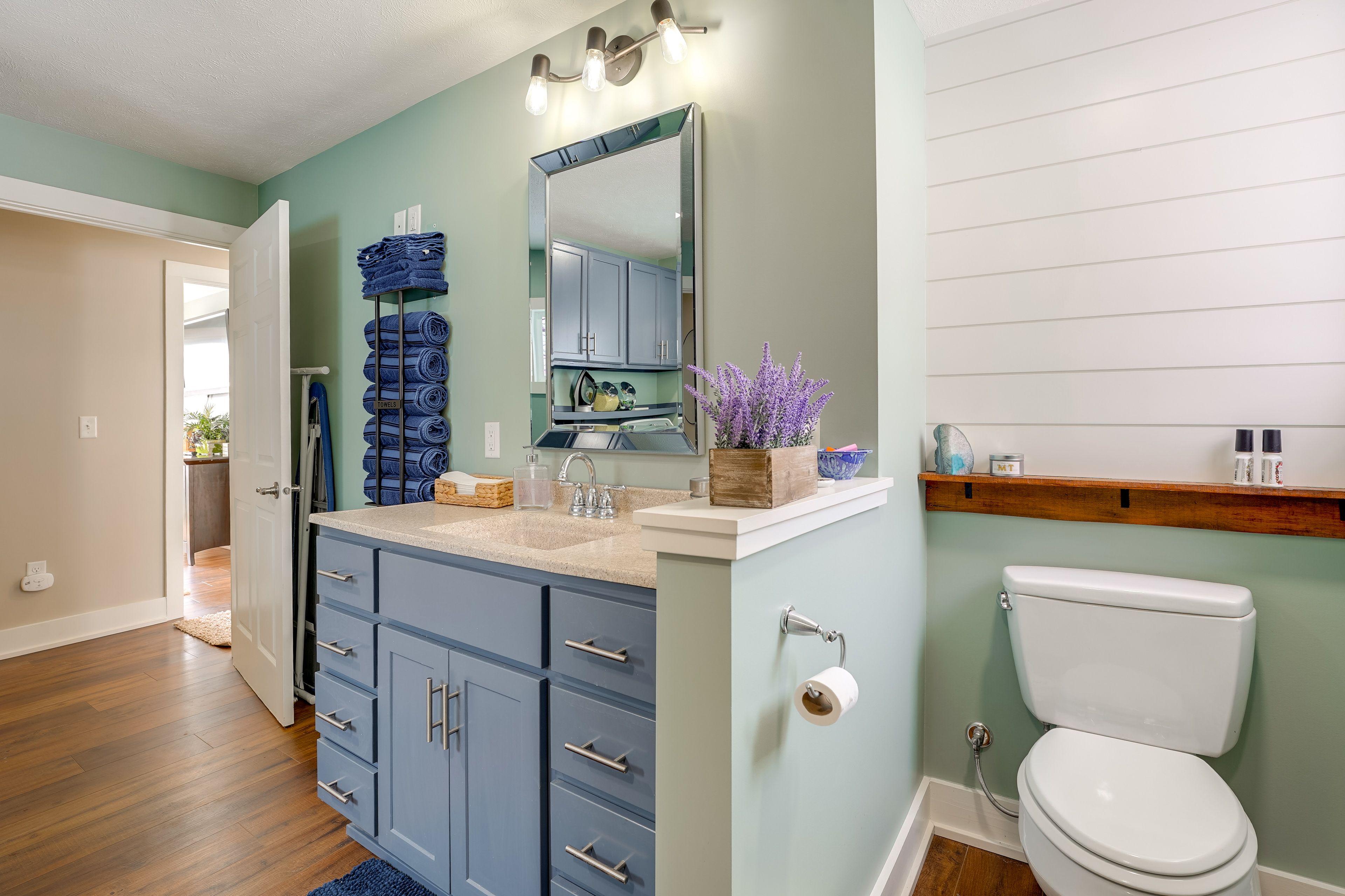 Full Bathroom | Washer & Dryer