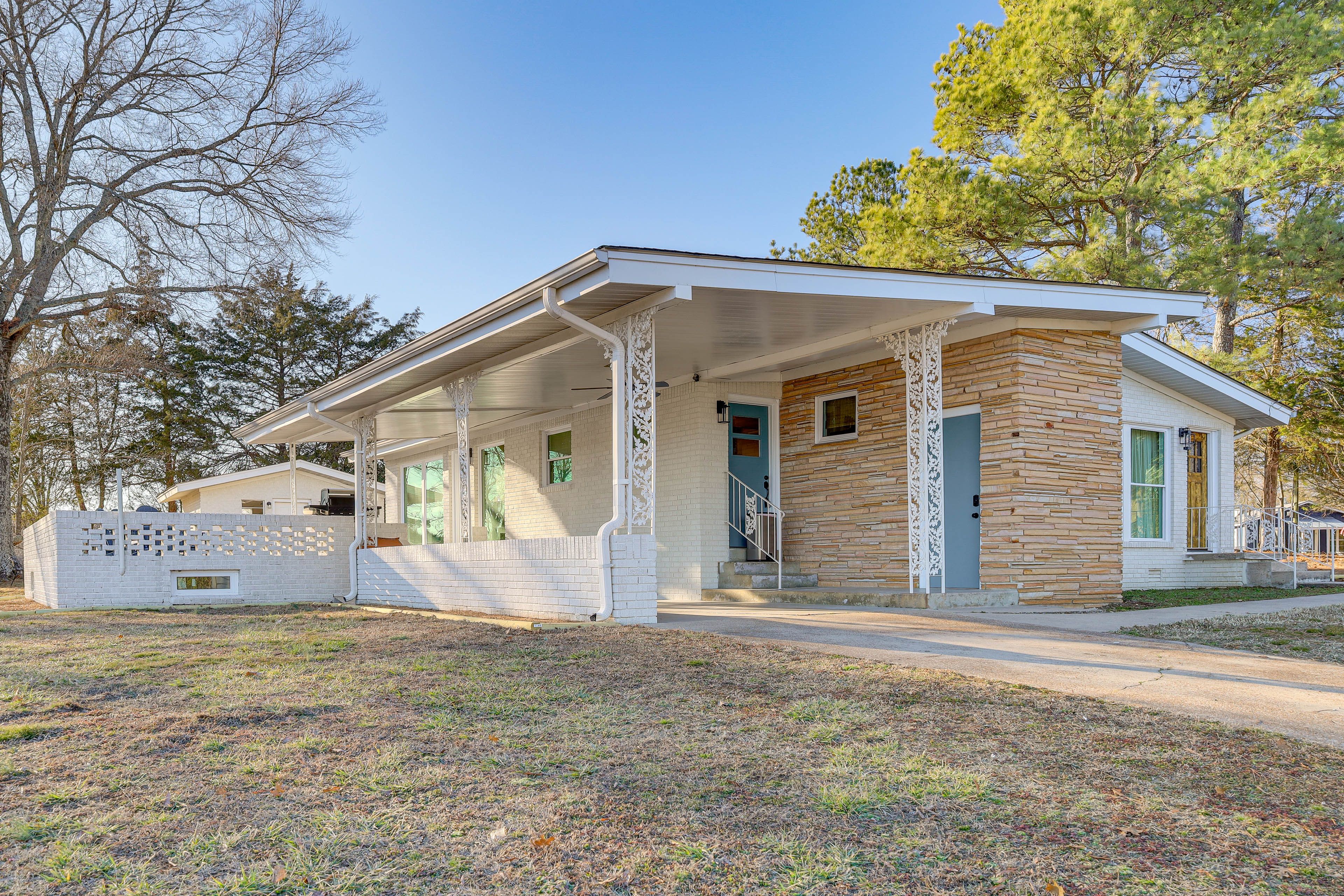 Parking | Carport (1 Vehicle) | Driveway (2 Vehicles)