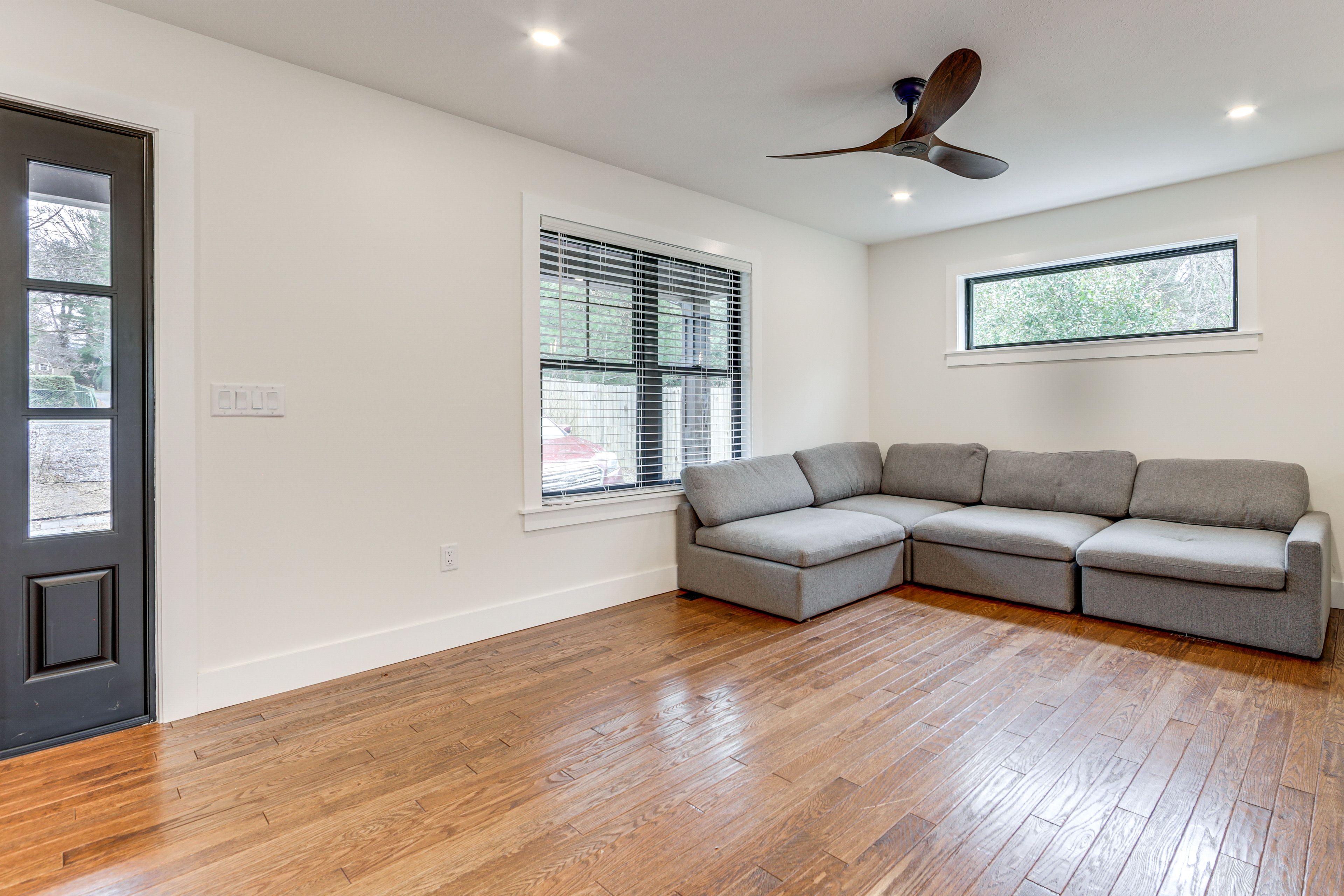Living Room | Entry Area